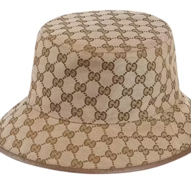 Gucci GG Supreme Reversible Bucket Hat Beige Brown 착용 스타일 - 1