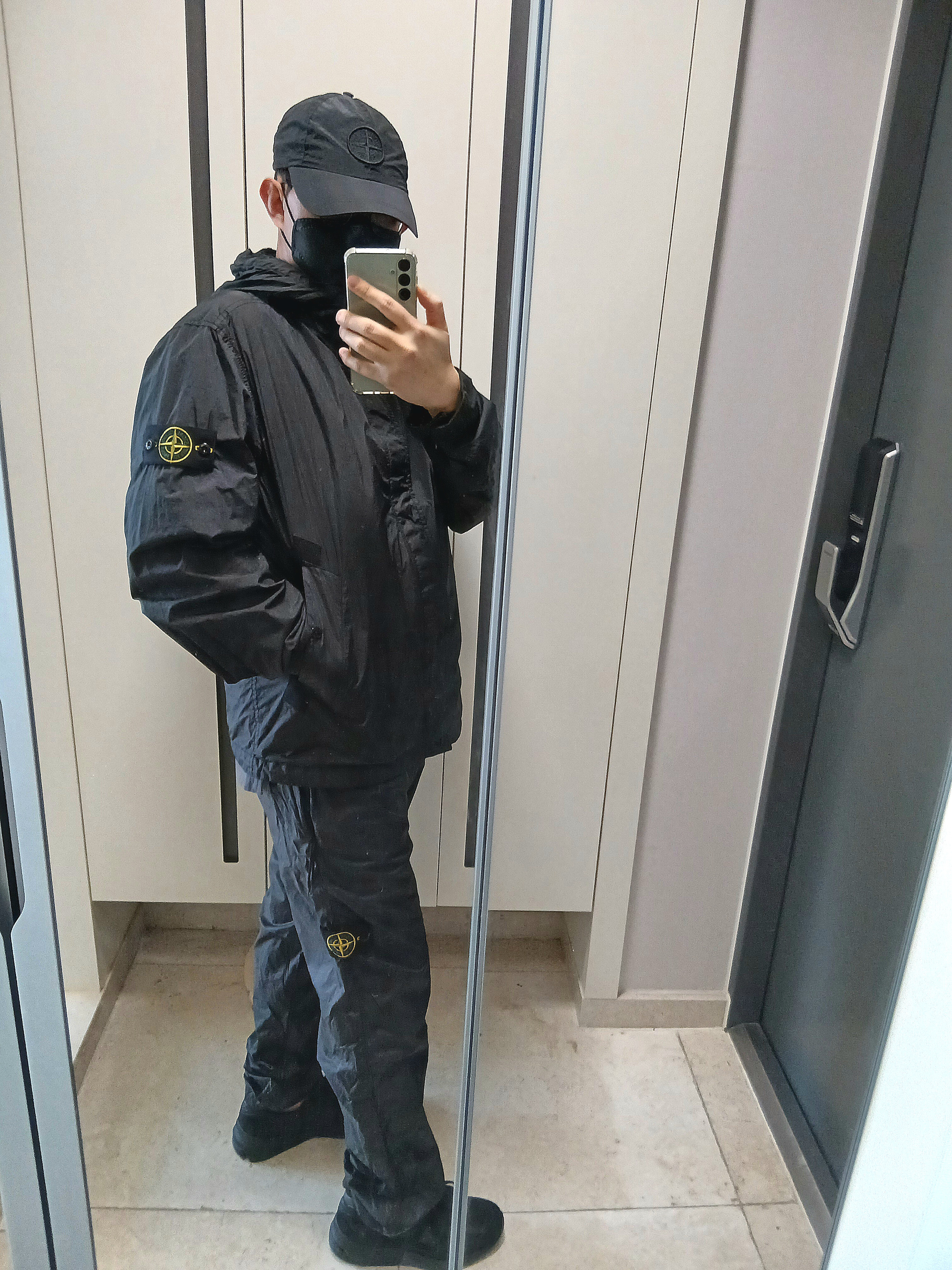 New Balance x Stone Island 991v2 Made in UK Black, Stone Island S0A23 Crinkle Reps R-NY Wind Resistant Anti-Drop Hooded Jacket - 25SS 착용 스타일 - 1