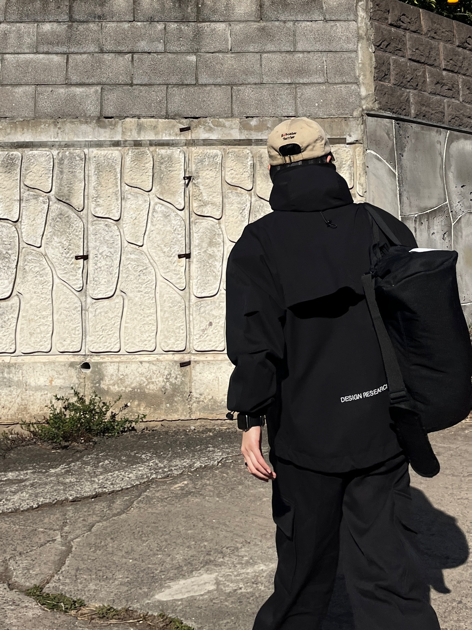 NOMANUAL Penon Wind Shell Black 착용 스타일 - 5