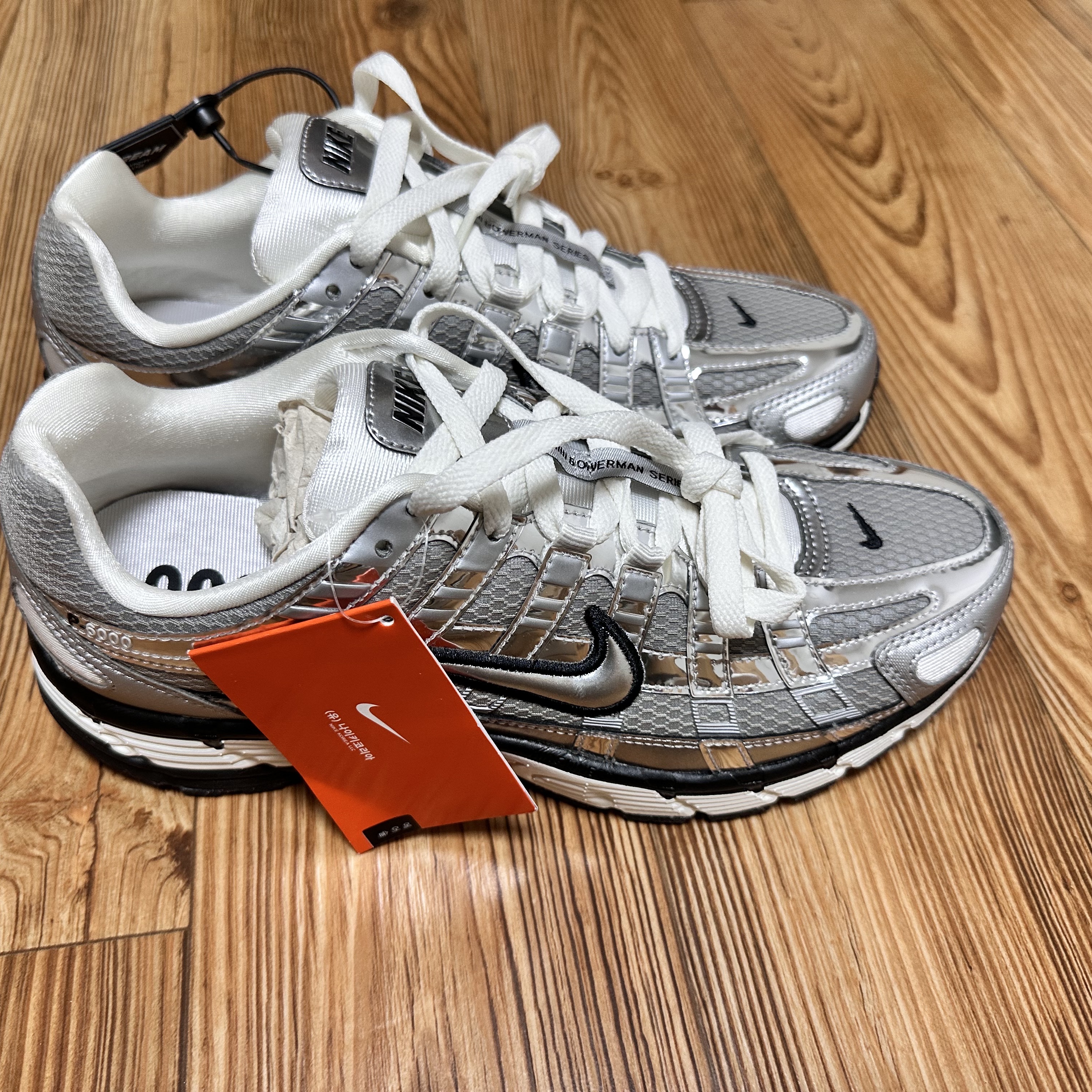 Nike P-6000 Metallic Silver 착용 스타일 - 1