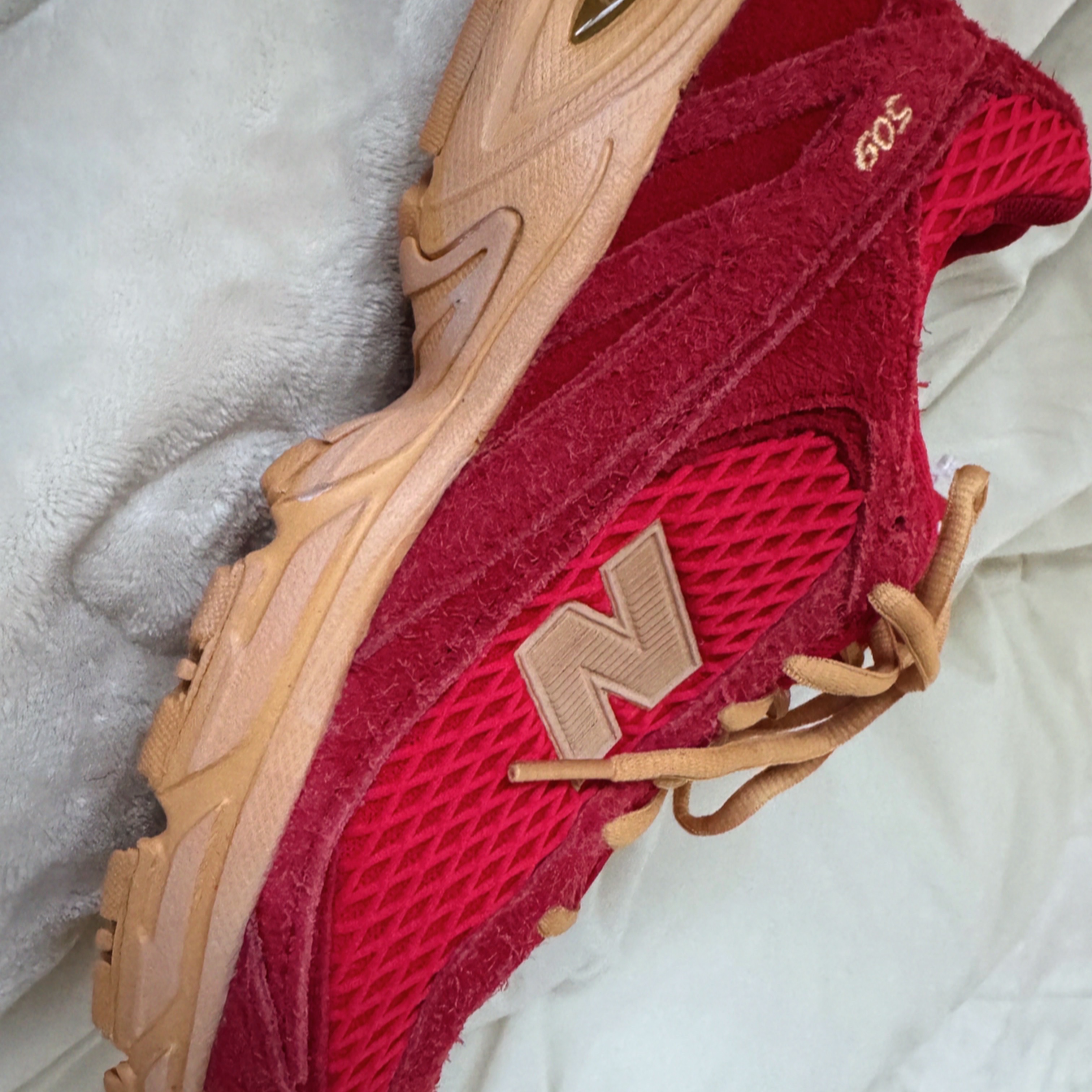 New Balance 509 Deep Red 착용 스타일