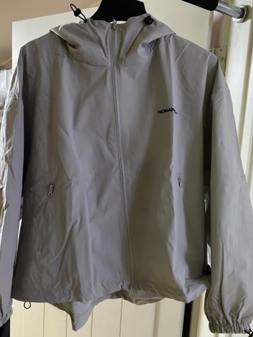 NOMANUAL Penon Wind Shell Warm Gray 착용 스타일