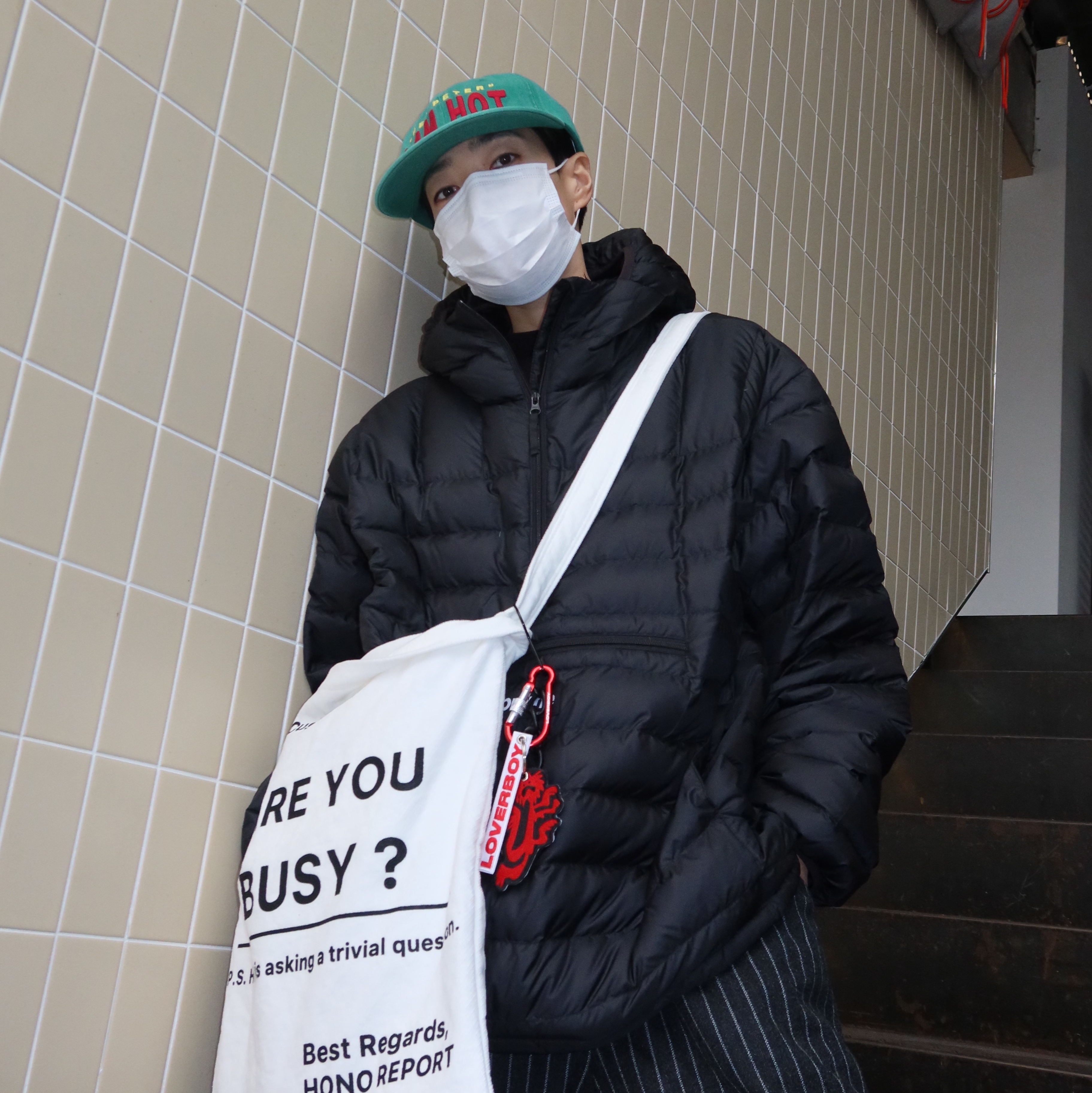 Hono Report Letter Bag White, Supreme Micro Down Half Zip Hooded Pullover Black - 24FW 착용 스타일 - 4