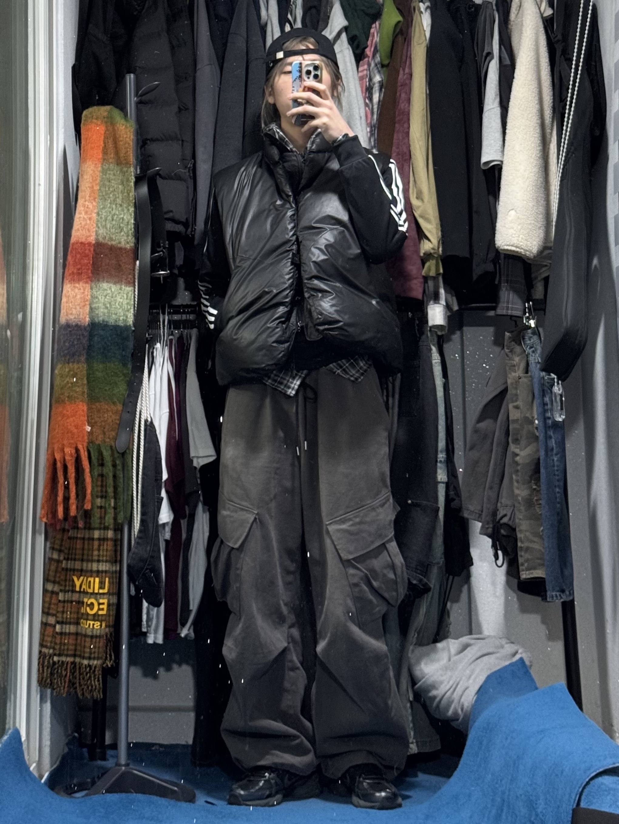 Adidas Adicolor Classic Beckenbauer Track Top Black - KR Sizing, Nike V2K Run Black Anthracite 착용 스타일 - 3