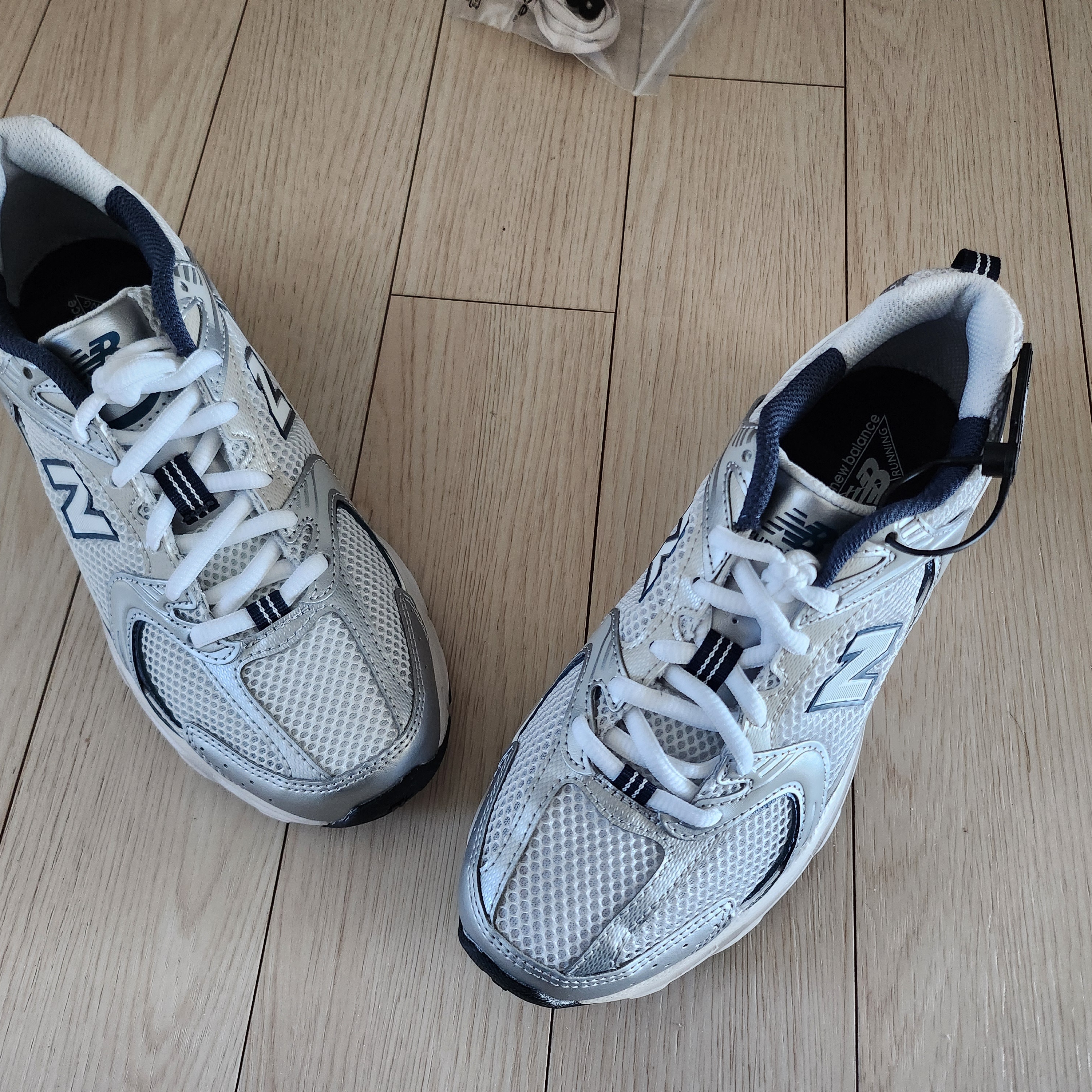 New Balance 530 Steel Grey 착용 스타일