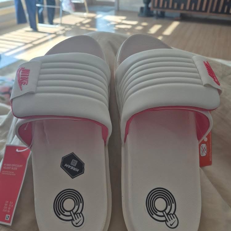 (W) Nike Offcourt Adjust Slide Sail Aster Pink 착용 스타일
