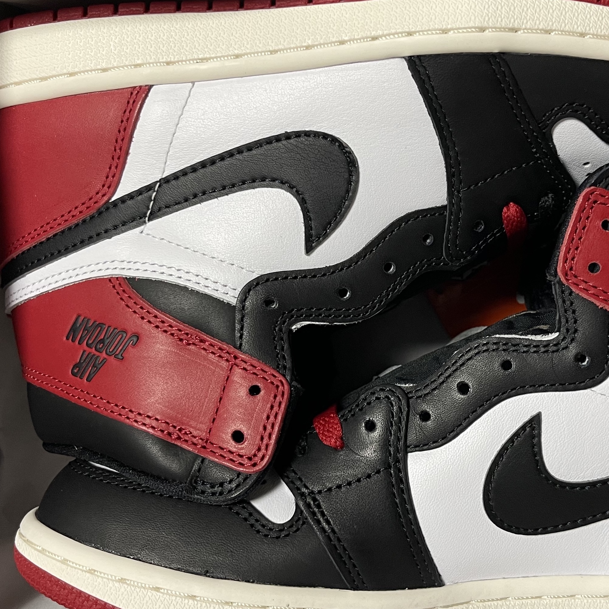 Jordan 1 Retro High OG Black Toe 착용 스타일