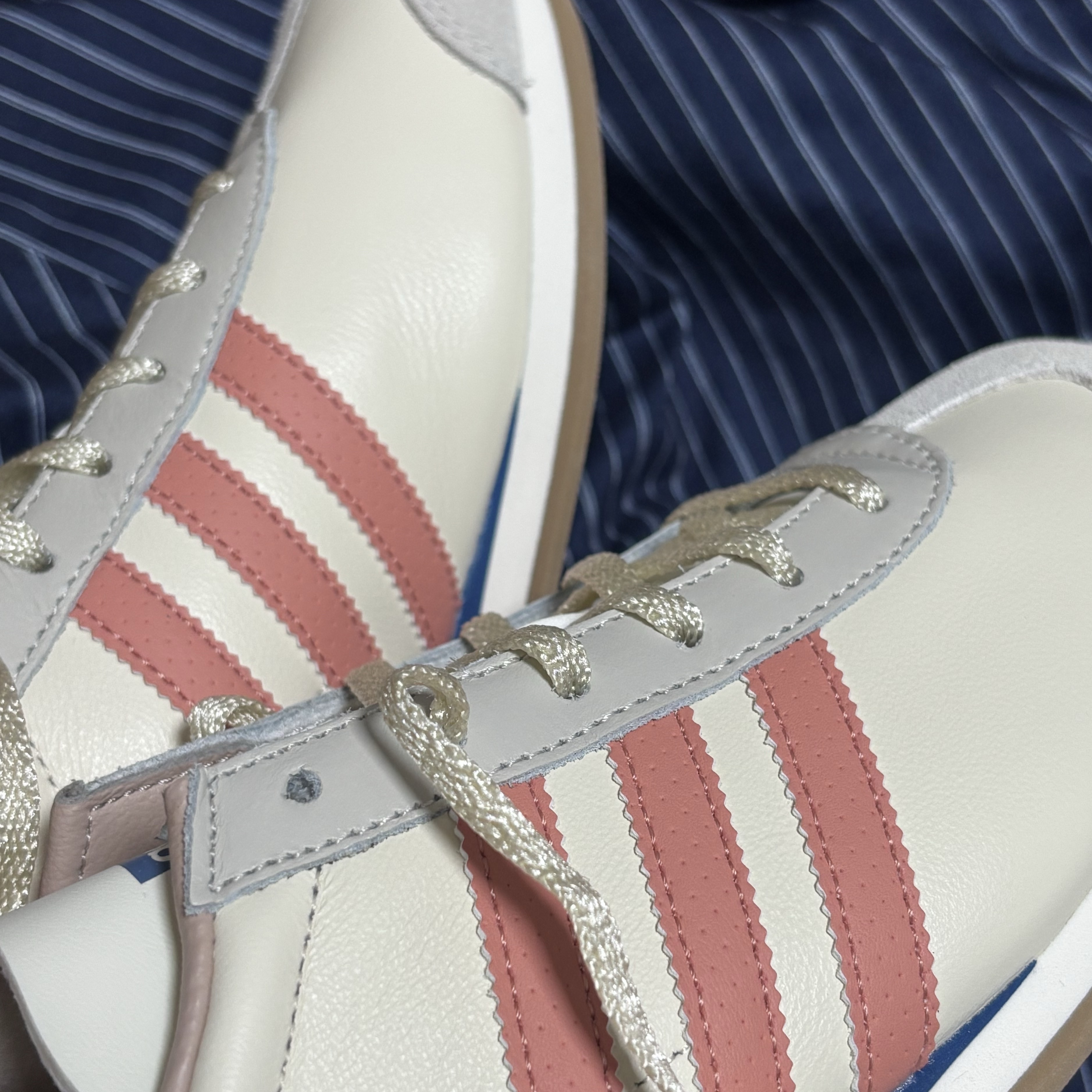 Adidas Country OG Wonder White Wonder Clay 착용 스타일 - 3