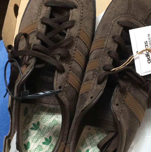 Adidas Tobacco Gruen Dark Brown 착용 스타일