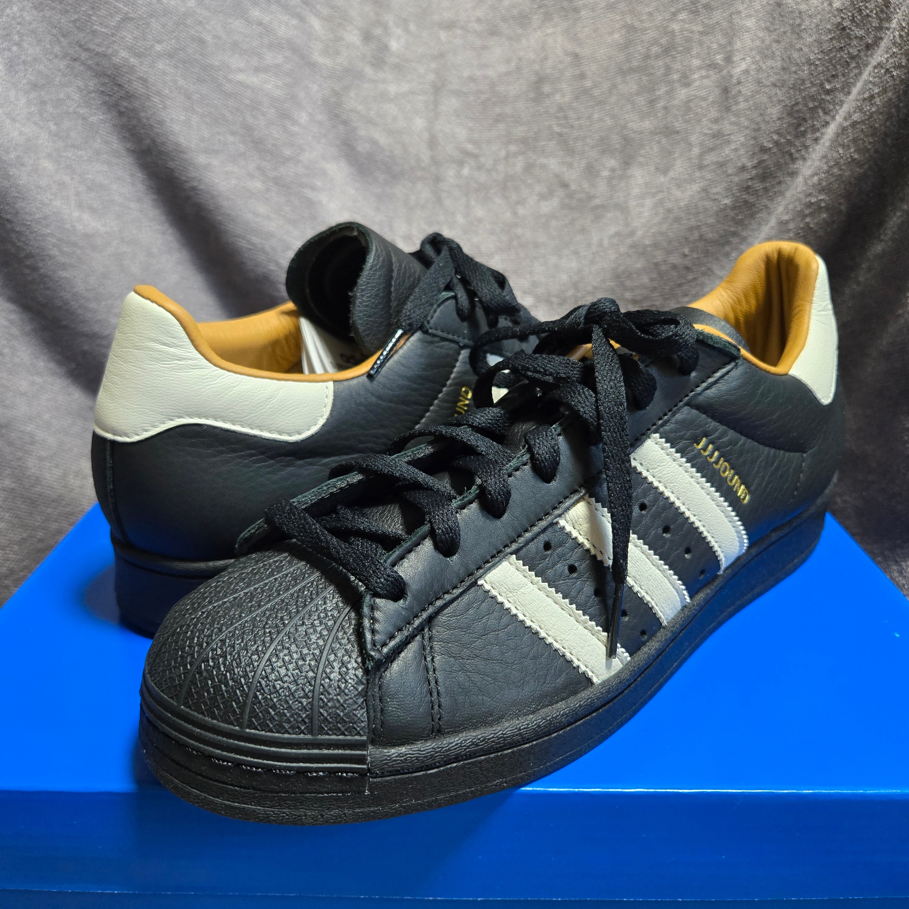 Adidas x JJJJound Superstar 90 Made in Germany Core Black Off White 착용 스타일 - 3
