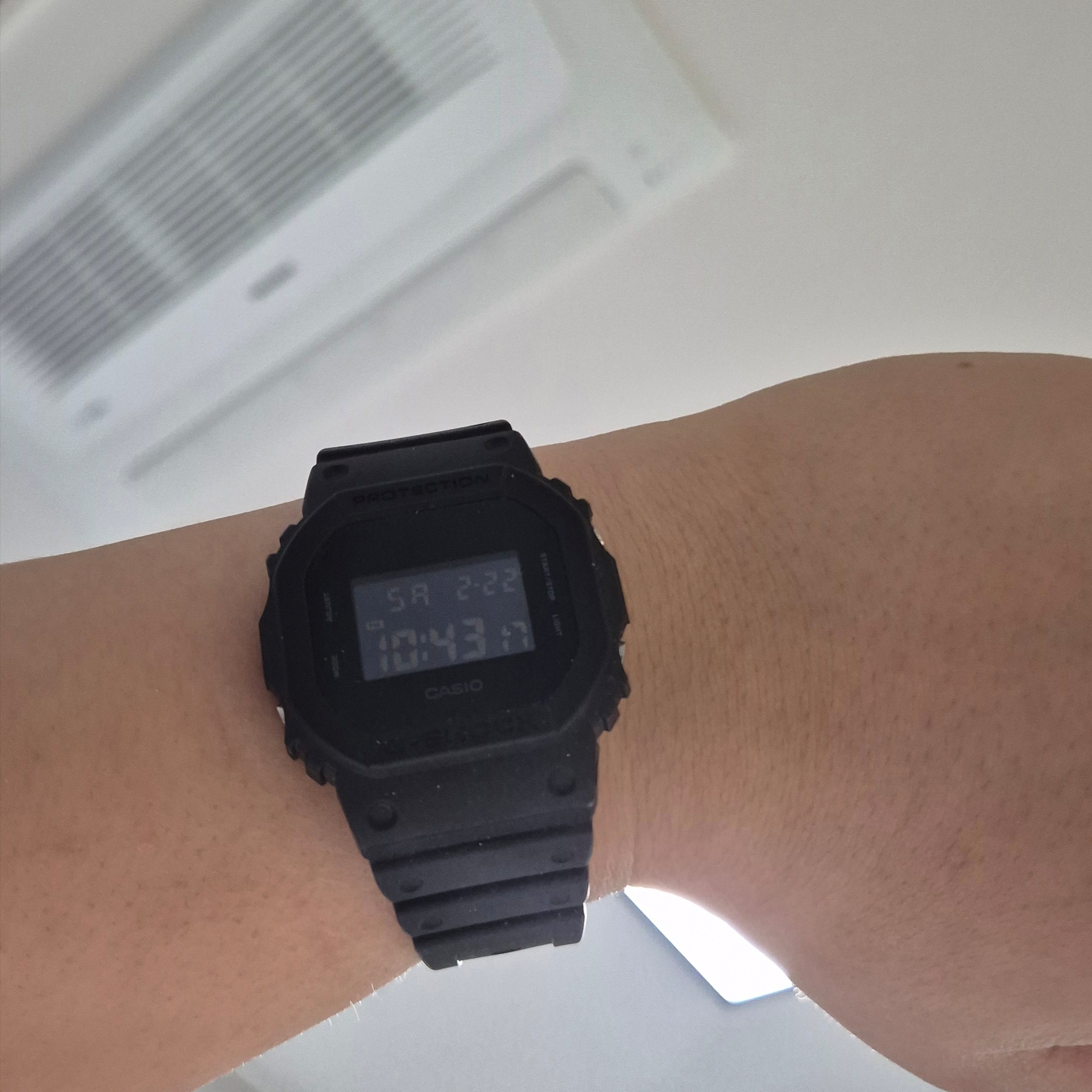카시오 지샥 DW-5600UBB-1DR 착용 스타일