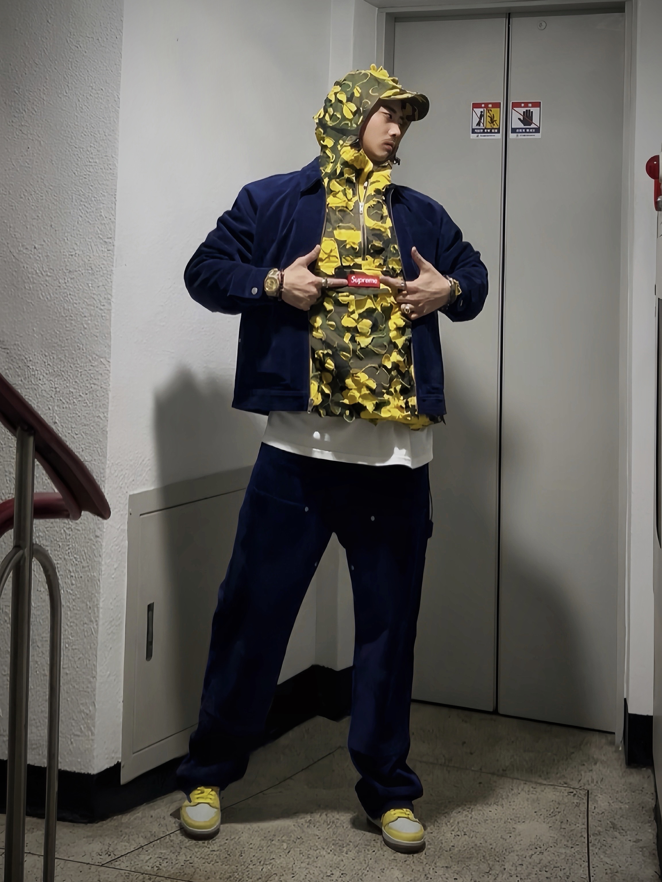 Supreme Griffin Camp Cap Yellow Camo - 22FW, Supreme x Griffin Anorak Yellow Camo - 22FW 착용 스타일 - 1