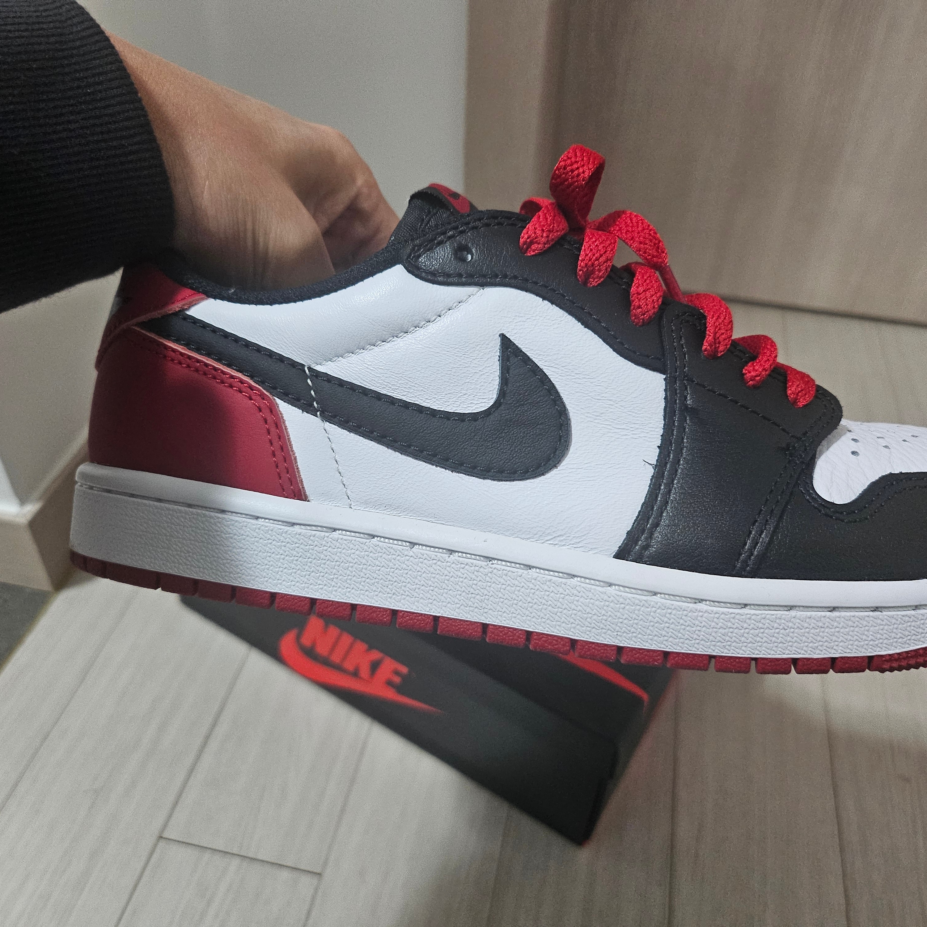 Jordan 1 Retro Low OG Black Toe 착용 스타일 - 1