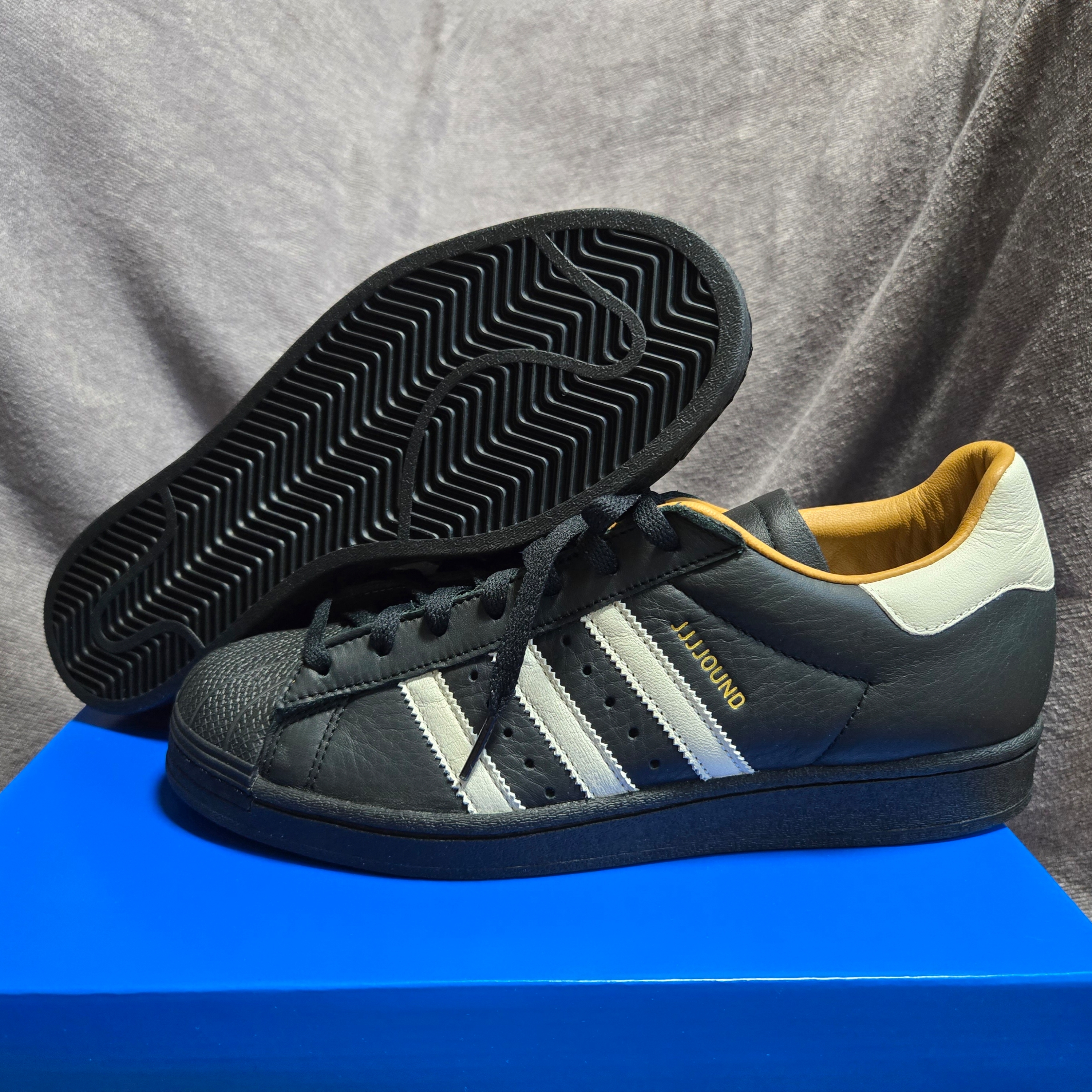 Adidas x JJJJound Superstar 90 Made in Germany Core Black Off White 착용 스타일 - 2