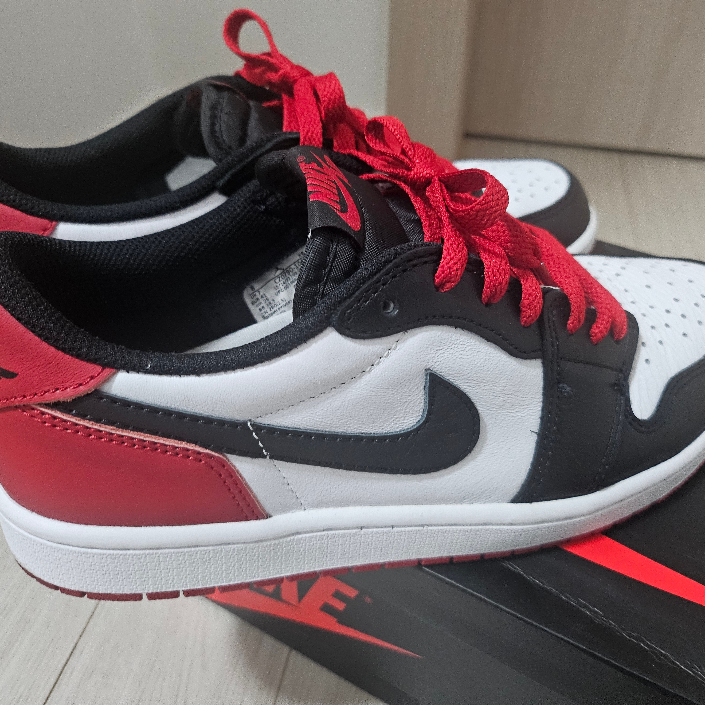 Jordan 1 Retro Low OG Black Toe 착용 스타일 - 4