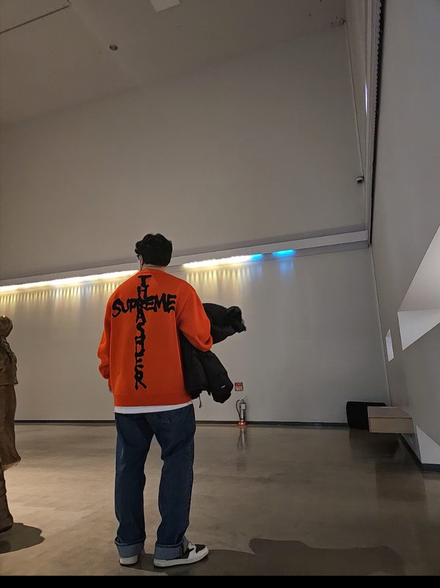 Supreme x Thrasher Sweater Orange - 24FW, Levi's 501 Original Fit Jeans Medium Indigo 착용 스타일 - 1