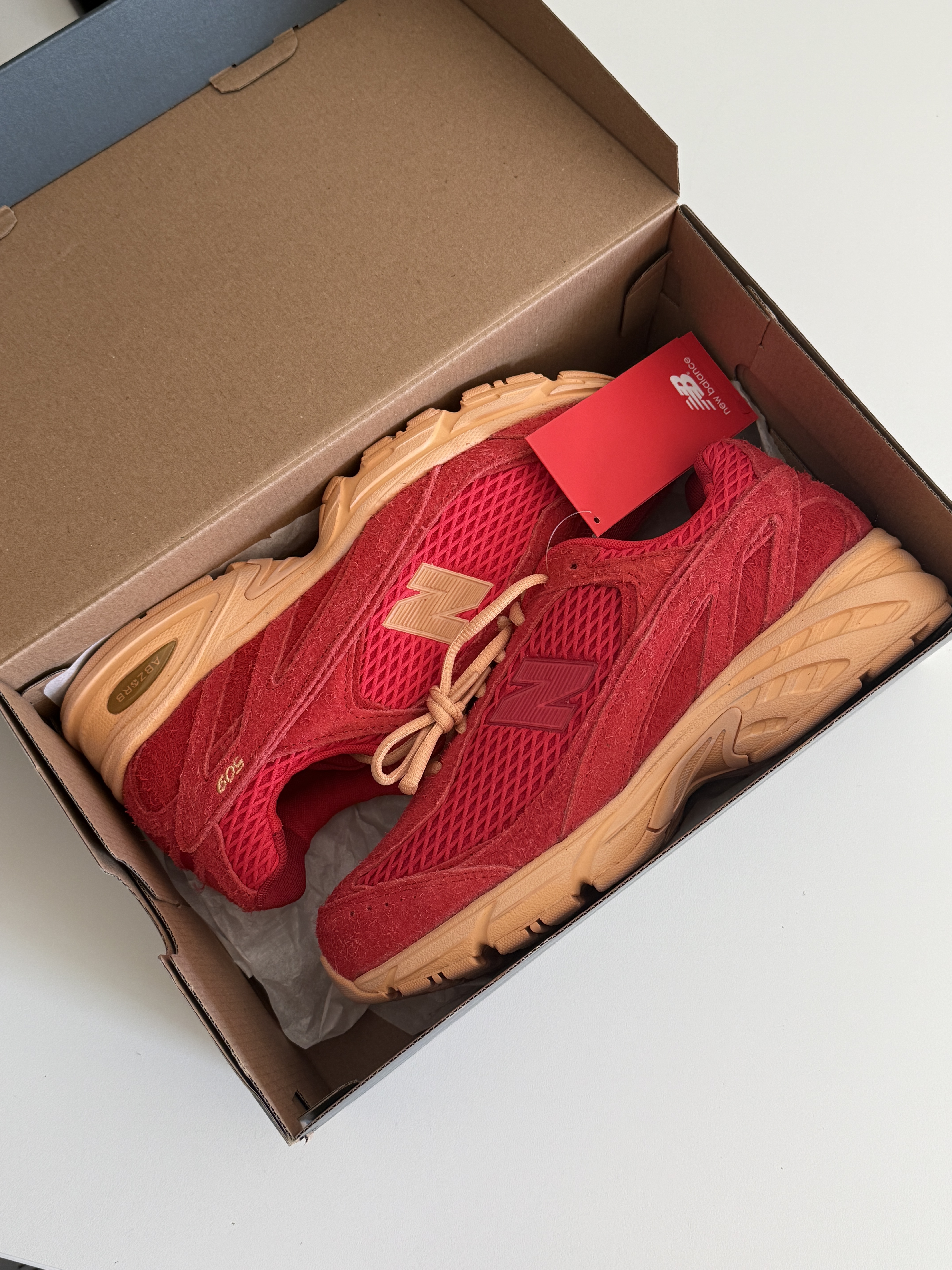 New Balance 509 Deep Red 착용 스타일 - 1