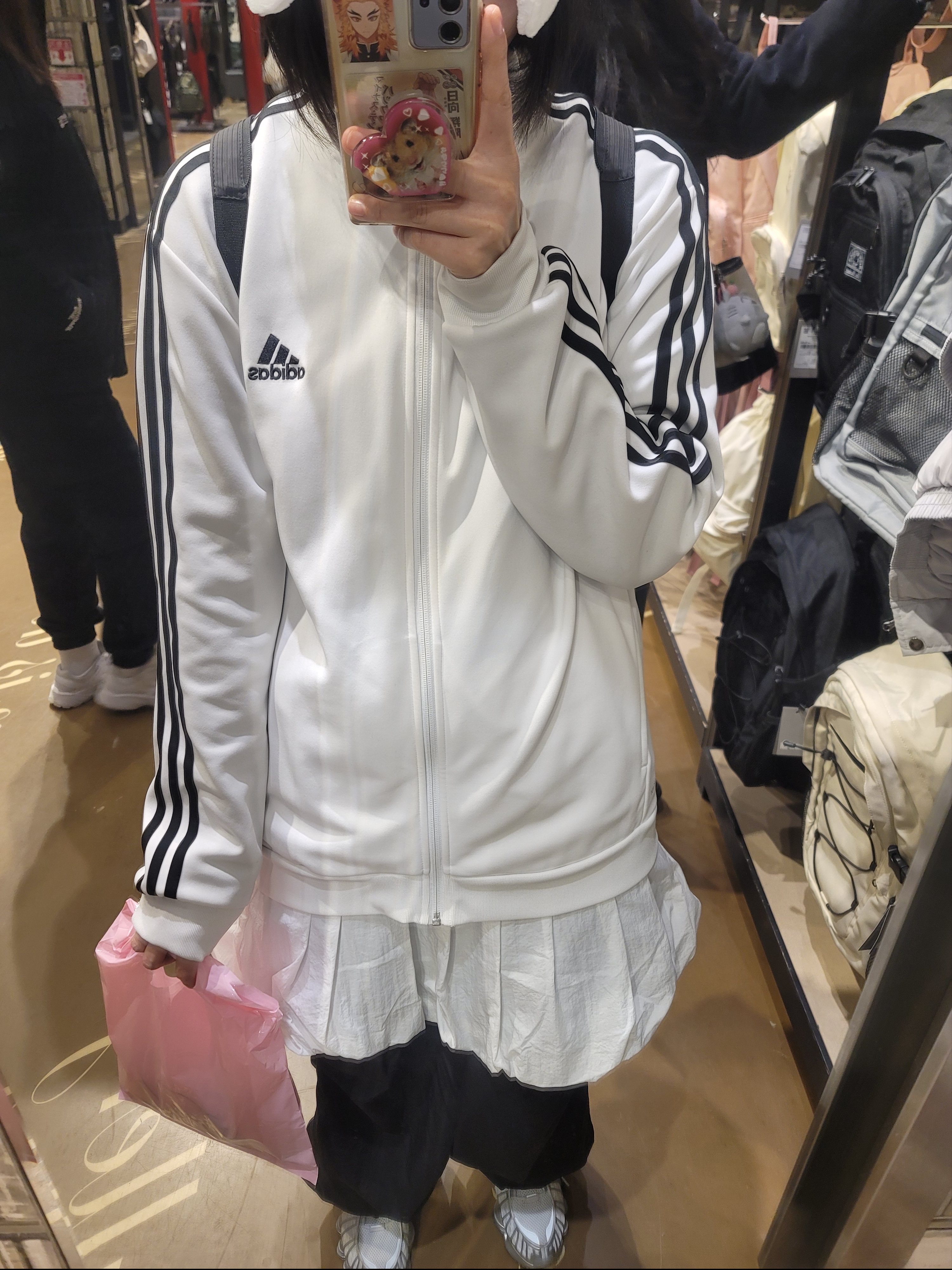(W) Nike Shox TL Pure Platinum and Metallic Silver, Mischief 2Way Mesh Sling Bag Black 착용 스타일 - 1