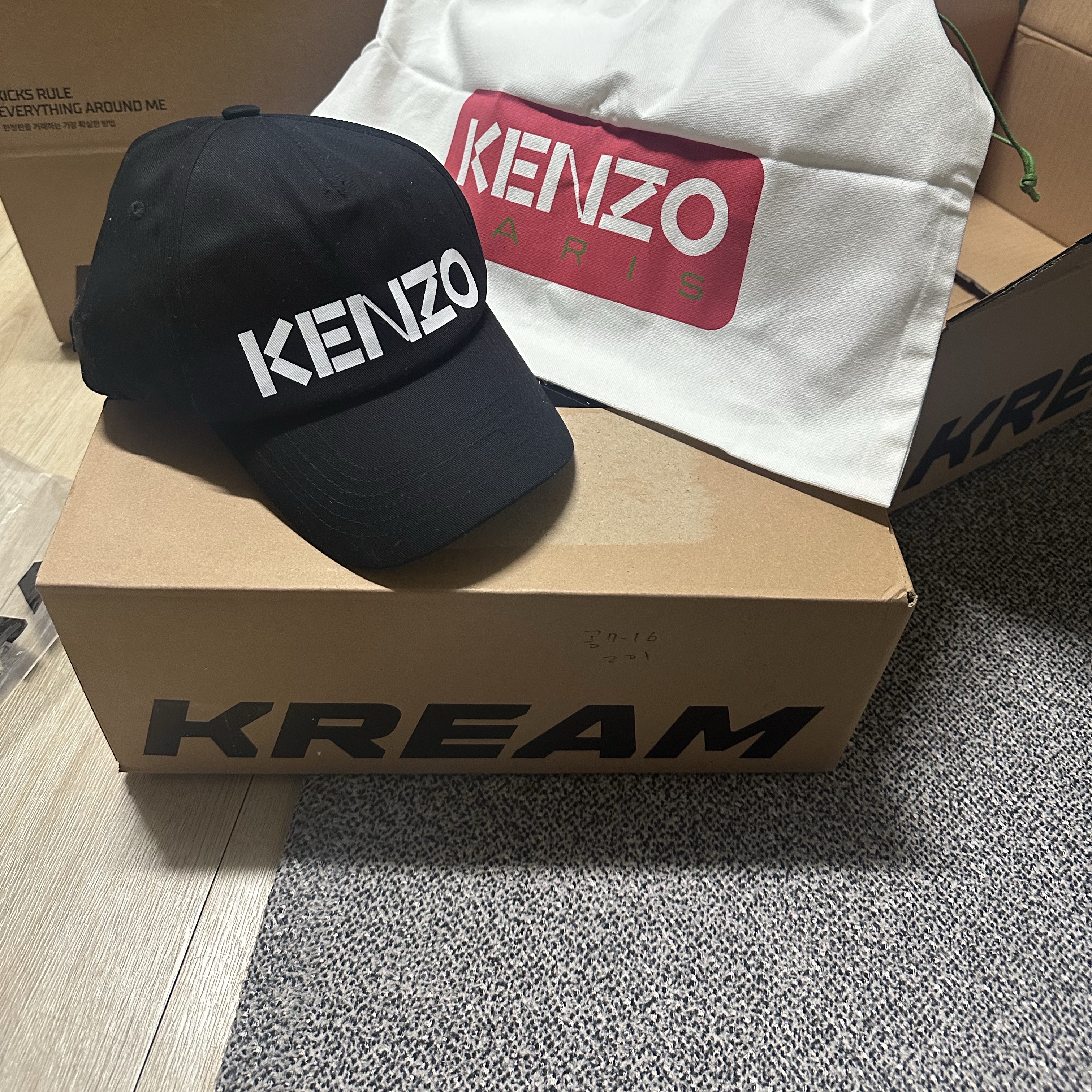 Kenzo Graphy Baseball Cap Black 착용 스타일