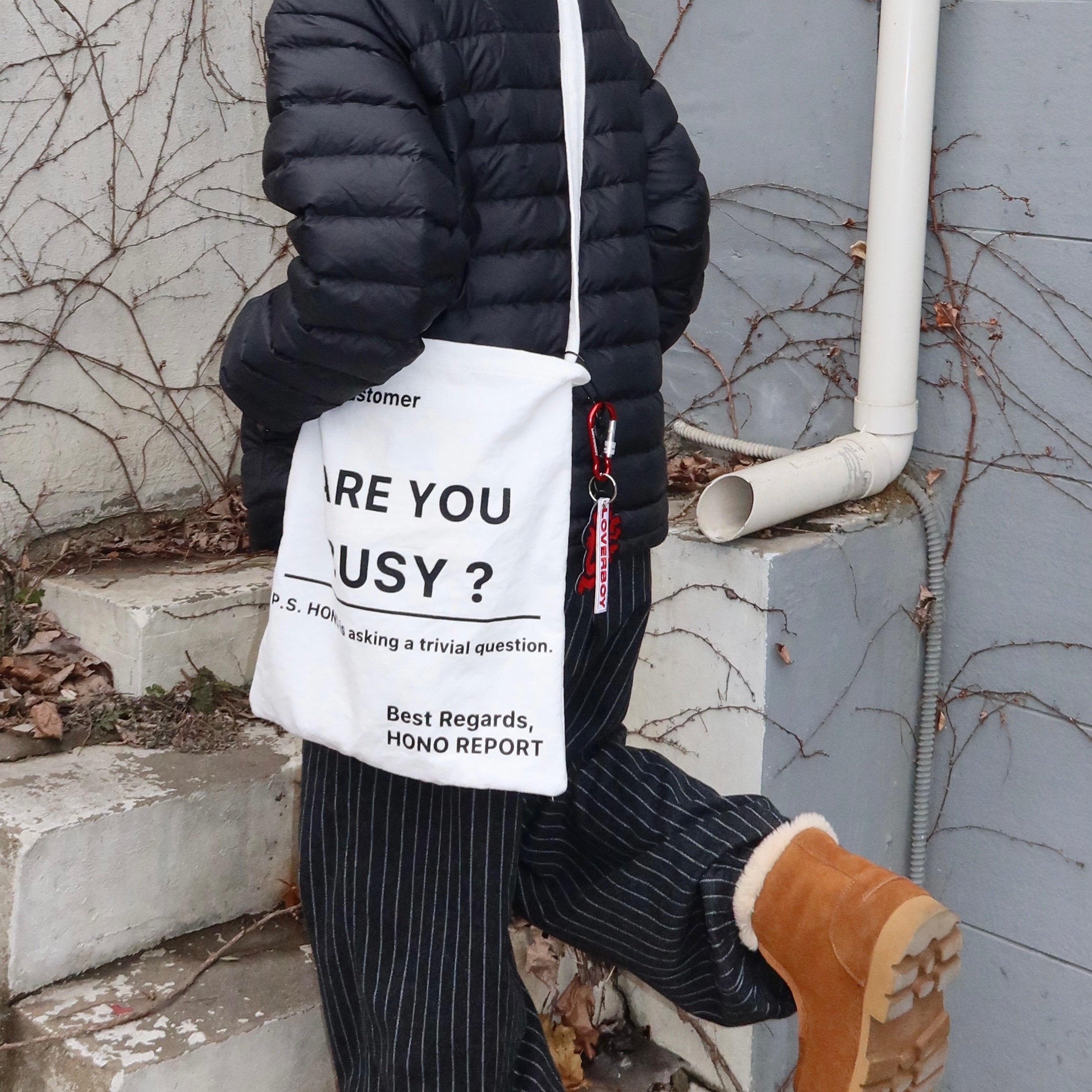 Hono Report Letter Bag White, Supreme Micro Down Half Zip Hooded Pullover Black - 24FW 착용 스타일 - 2