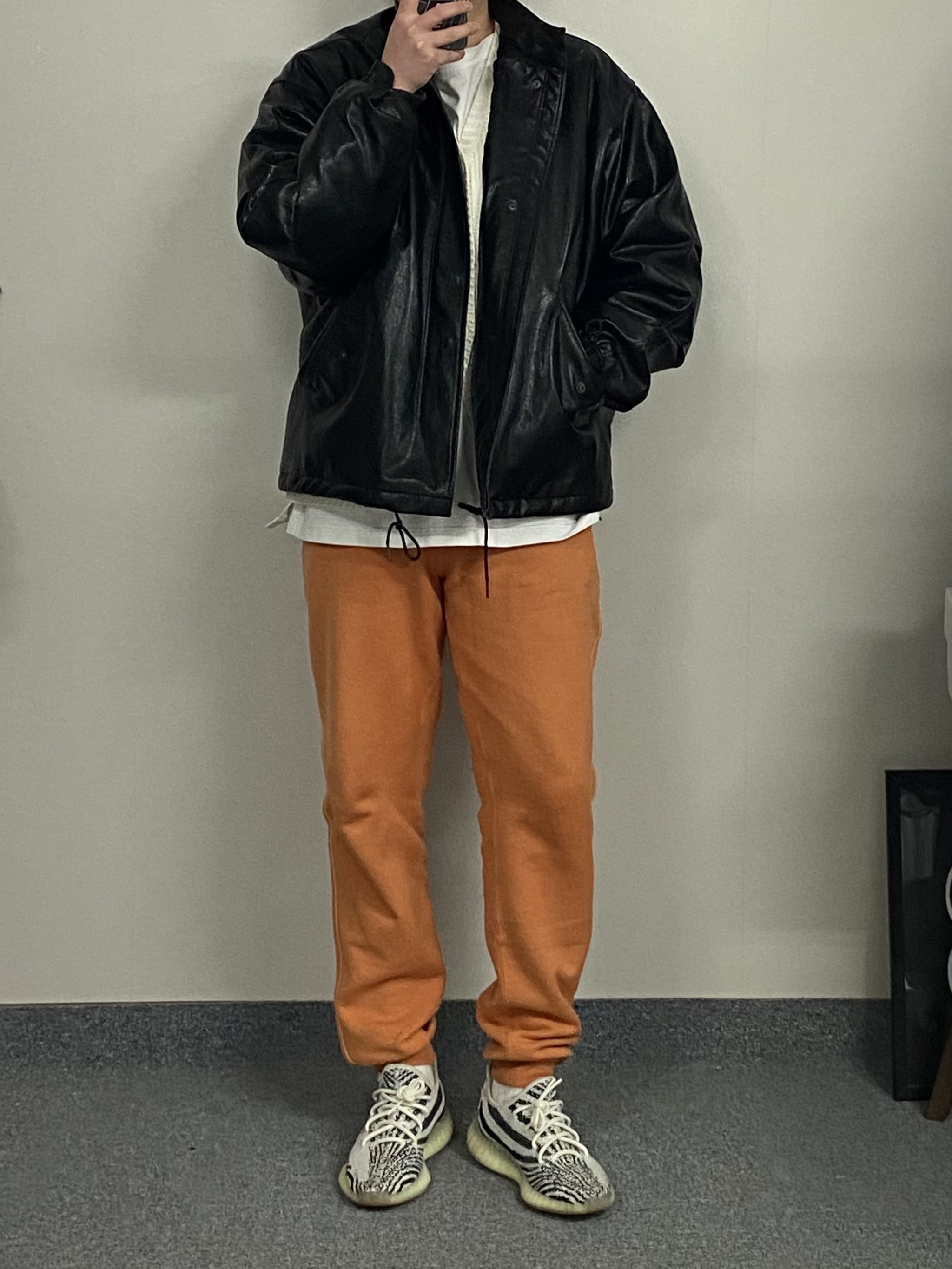 Nike x Drake Nocta Fleece Pants Hot Curry (FN7661-808), Adidas Yeezy Boost 350 V2 Zebra 2017/2019/2020 착용 스타일