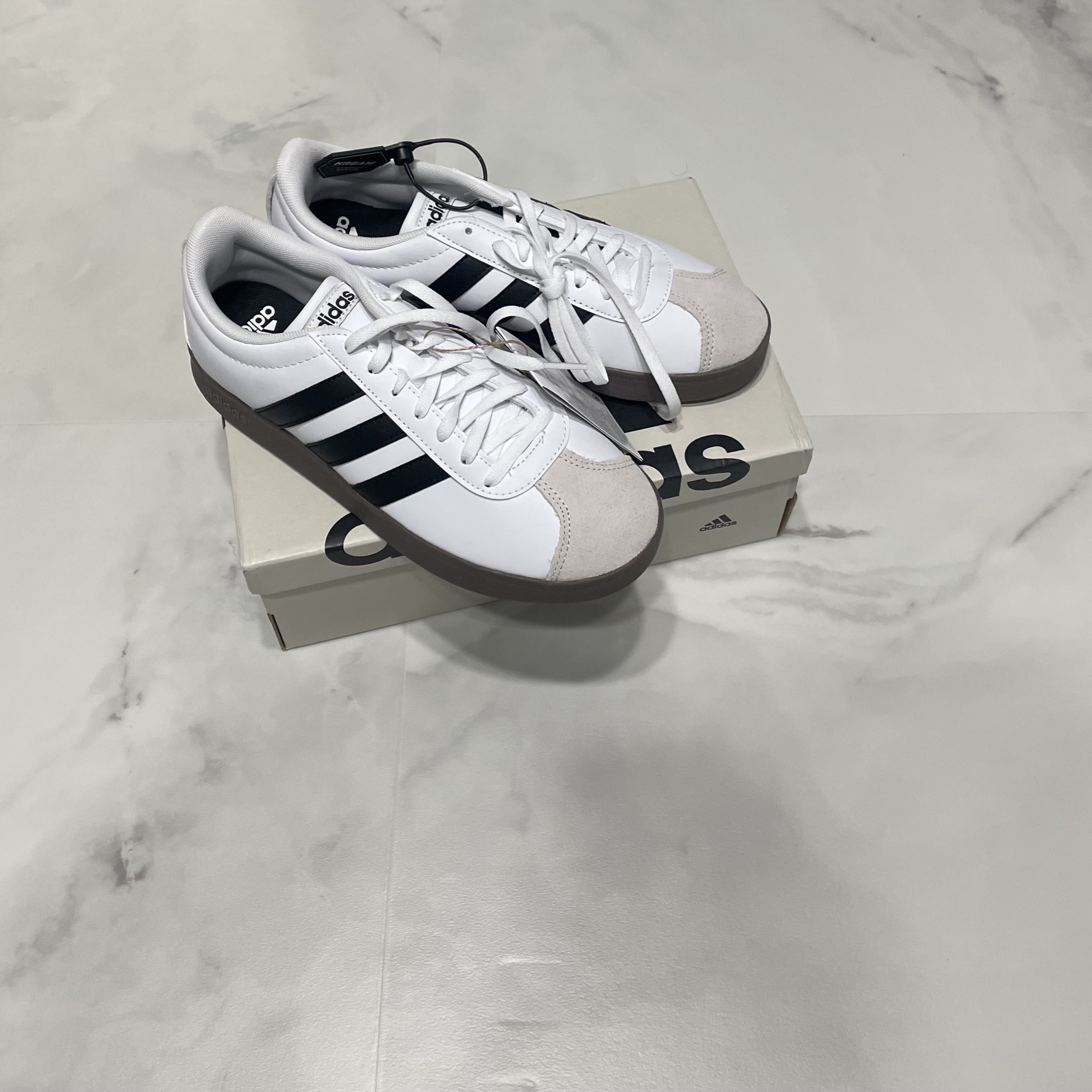 Adidas VL Court Base Cloud White Core Black 착용 스타일 - 1
