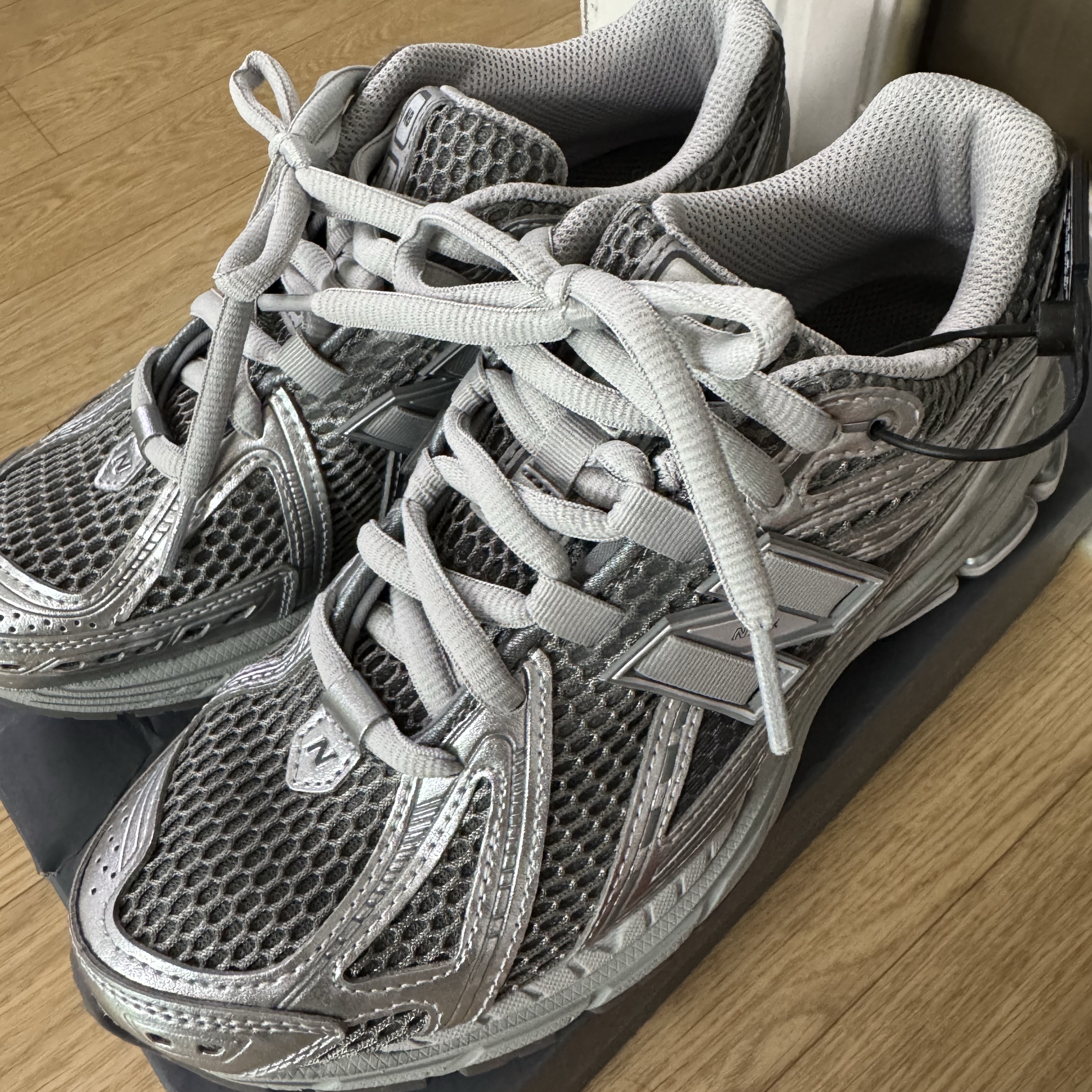 New Balance 1906R Harbor Grey Silver Metalic 착용 스타일
