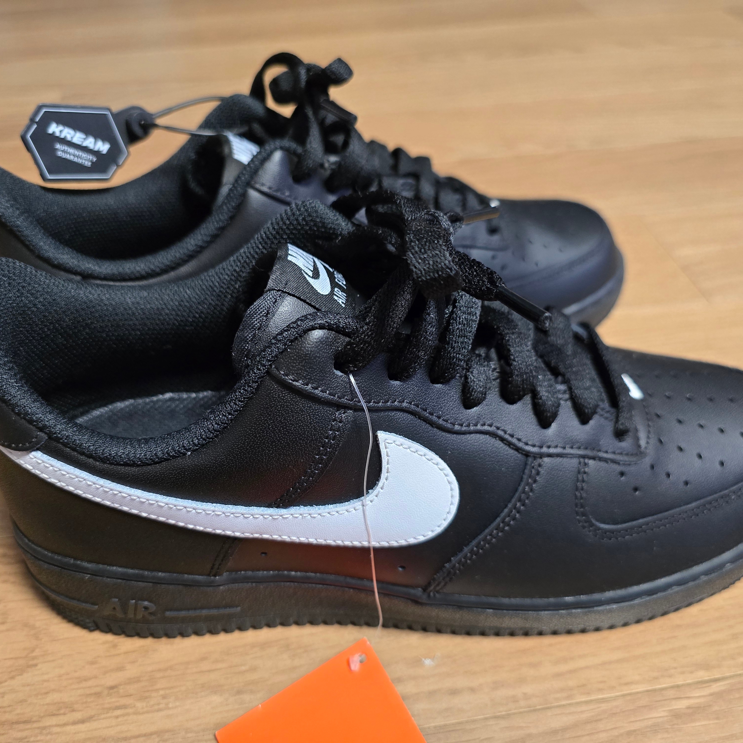 Nike Air Force 1 '07 Black White 착용 스타일 - 1