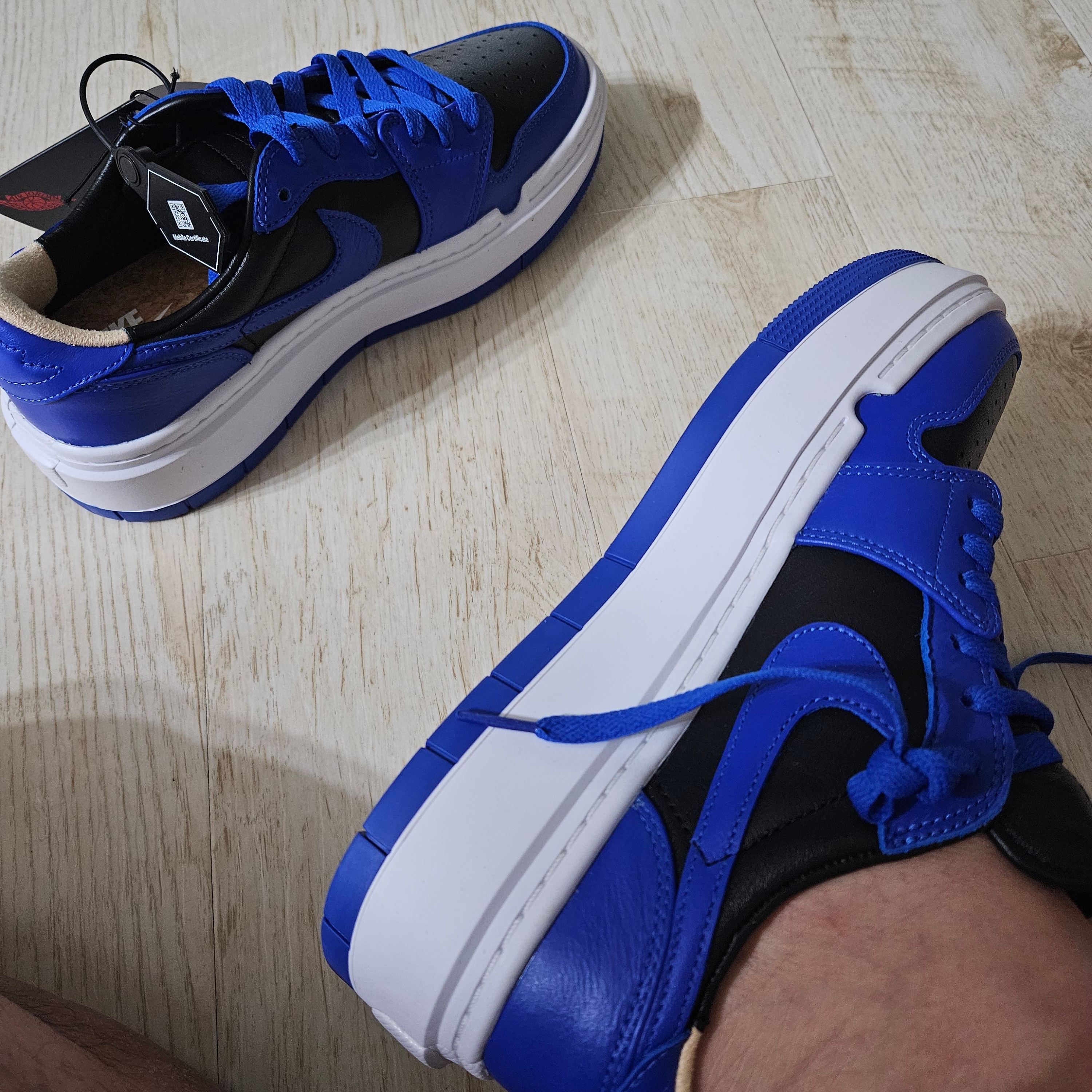 (W) Jordan 1 Elevate Low Black Hyper Royal 착용 스타일