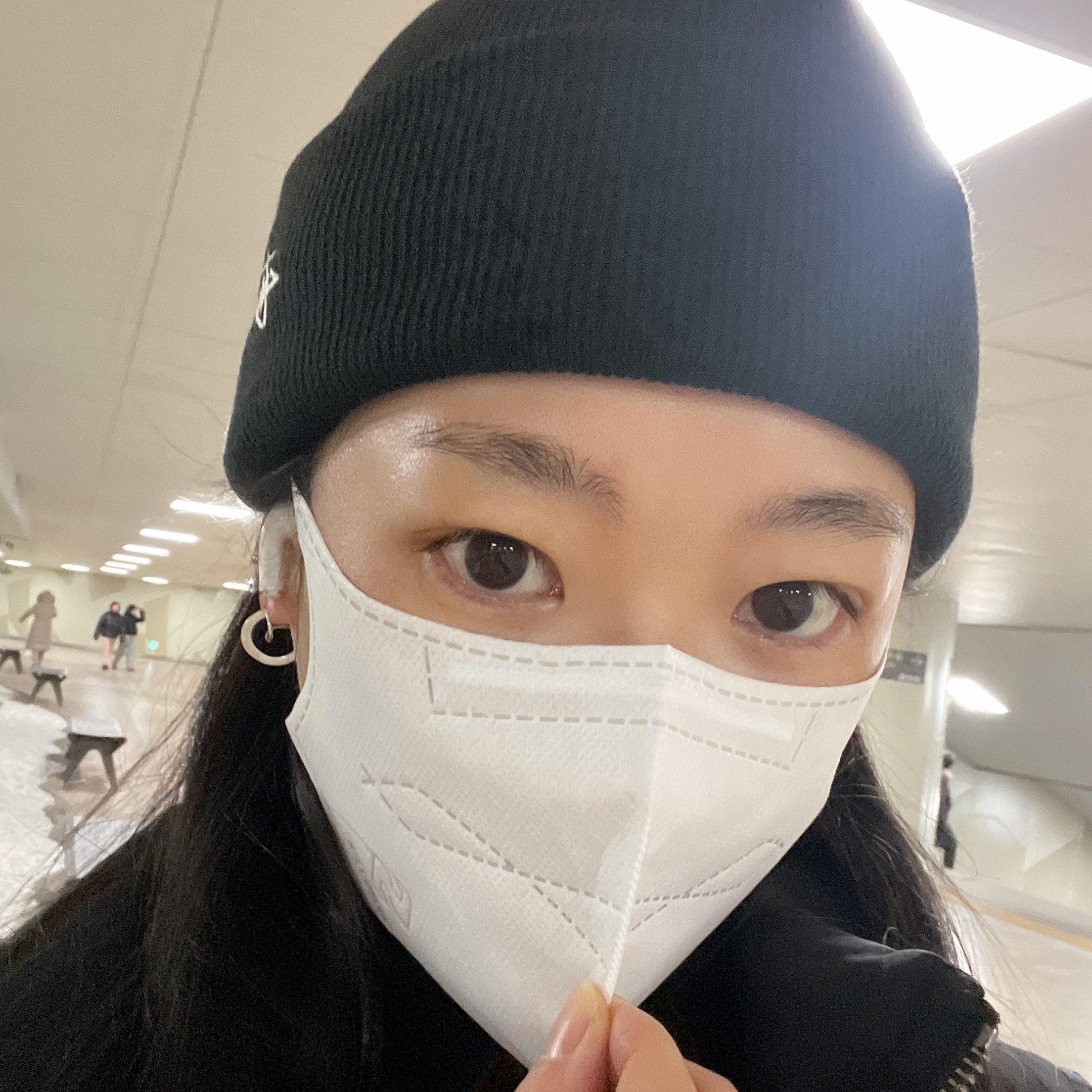 Stussy Stock Cuff Beanie Black, Vans Sk8-Hi 38 DX Black True White 착용 스타일 - 2