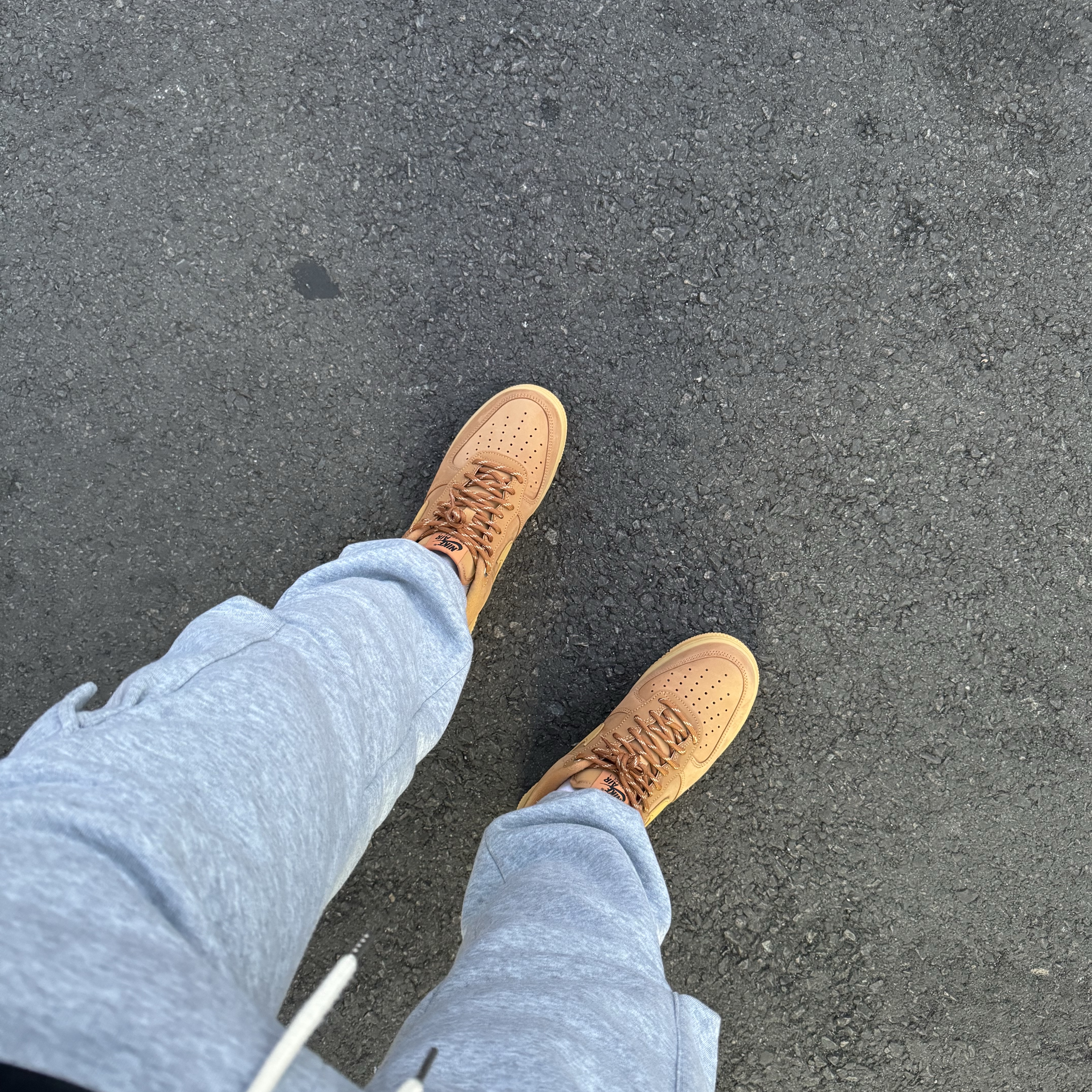 Nike Air Force 1 '07 WB Flax 착용 스타일