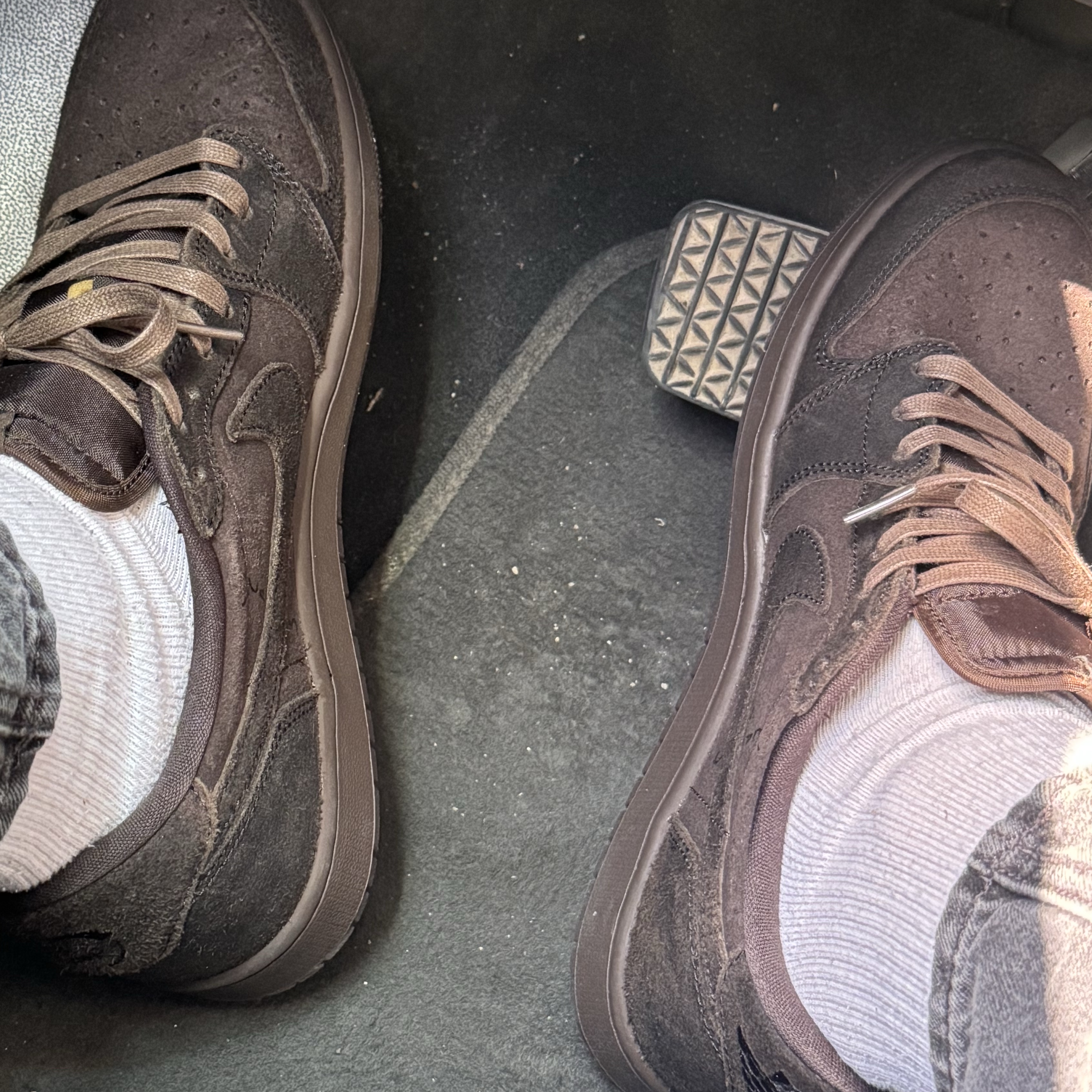 Jordan 1 x Travis Scott Retro Low OG SP Velvet Brown and Dark Mocha 착용 스타일