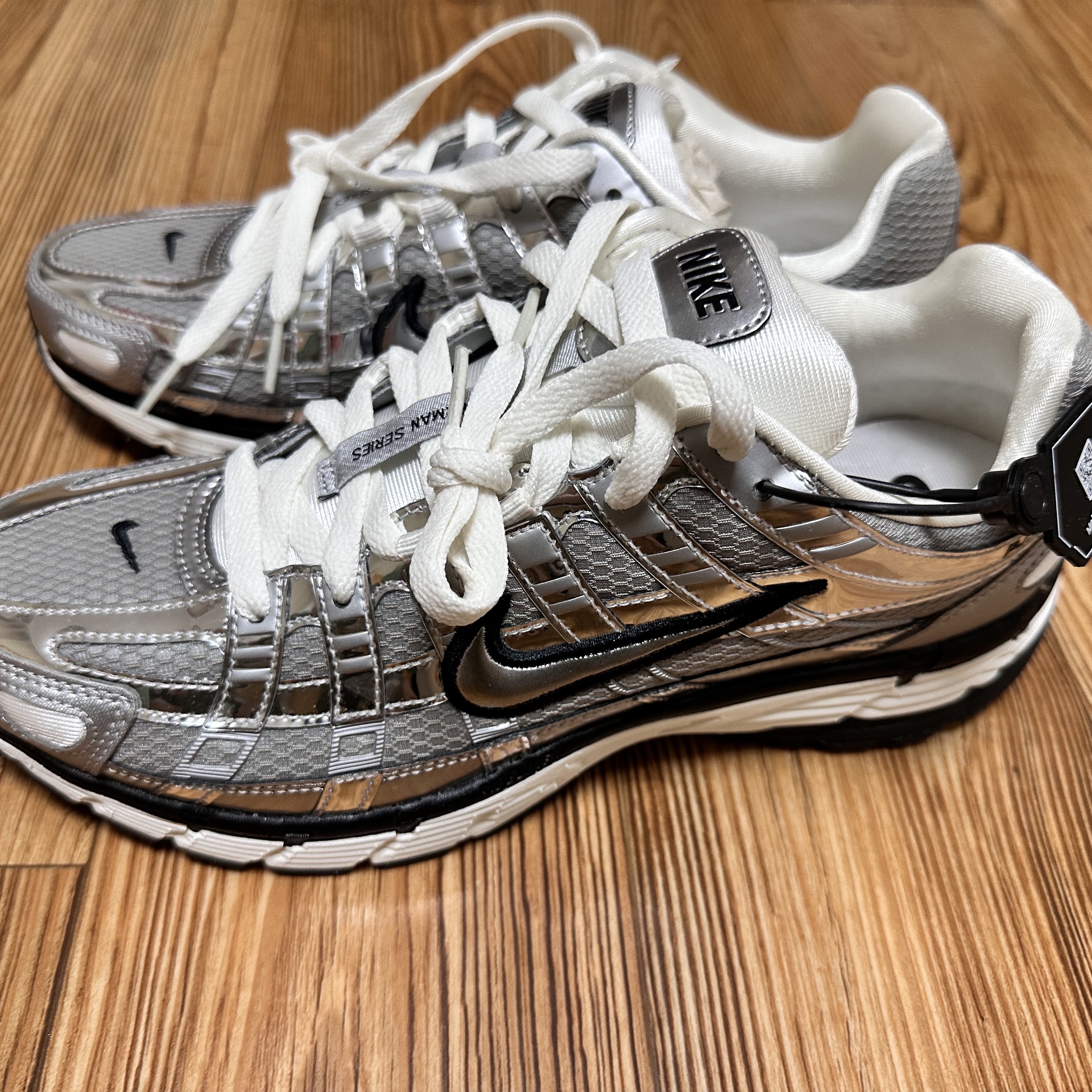 Nike P-6000 Metallic Silver 착용 스타일 - 2