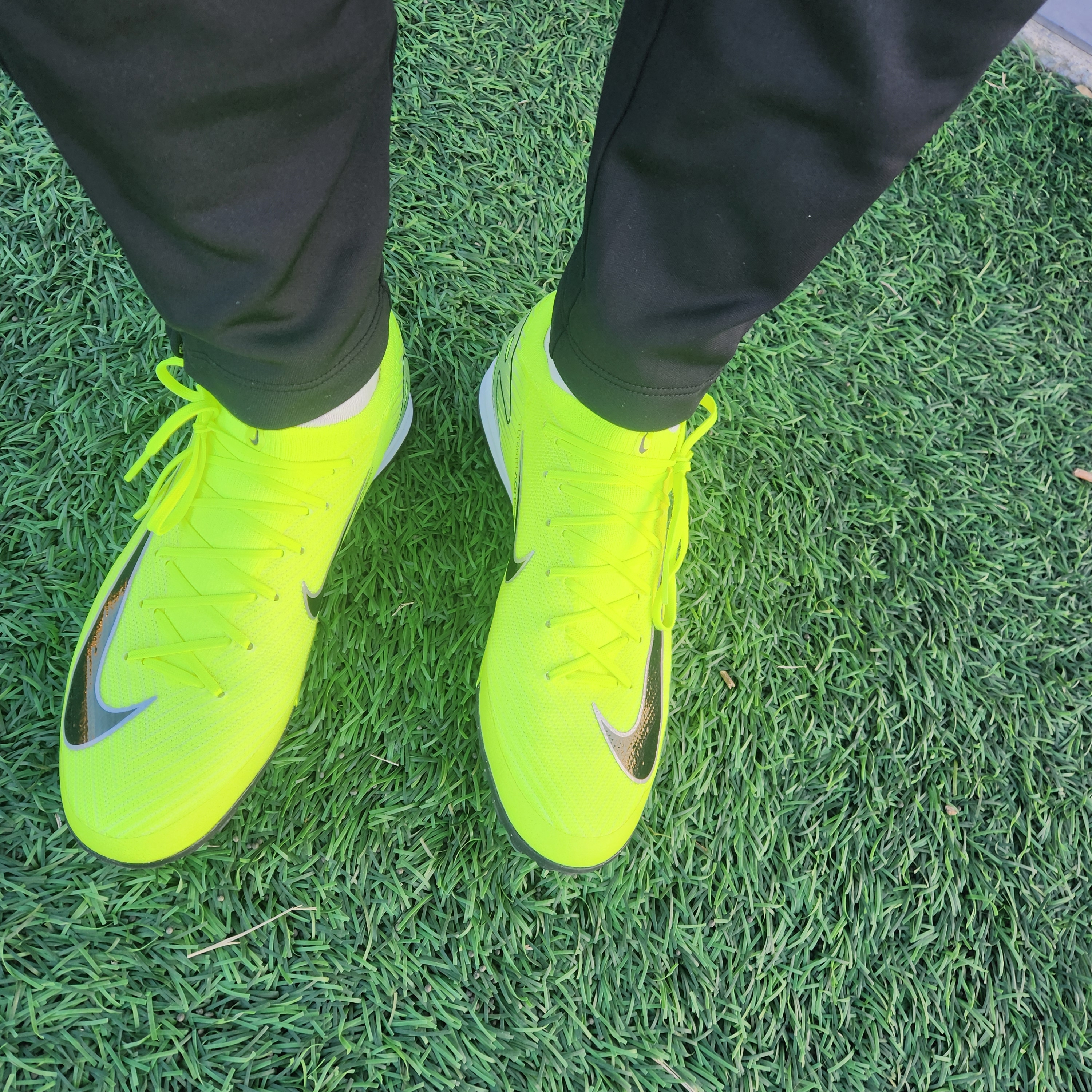Nike Zoom Mercurial Vapor 16 Pro TF Volt Black 착용 스타일