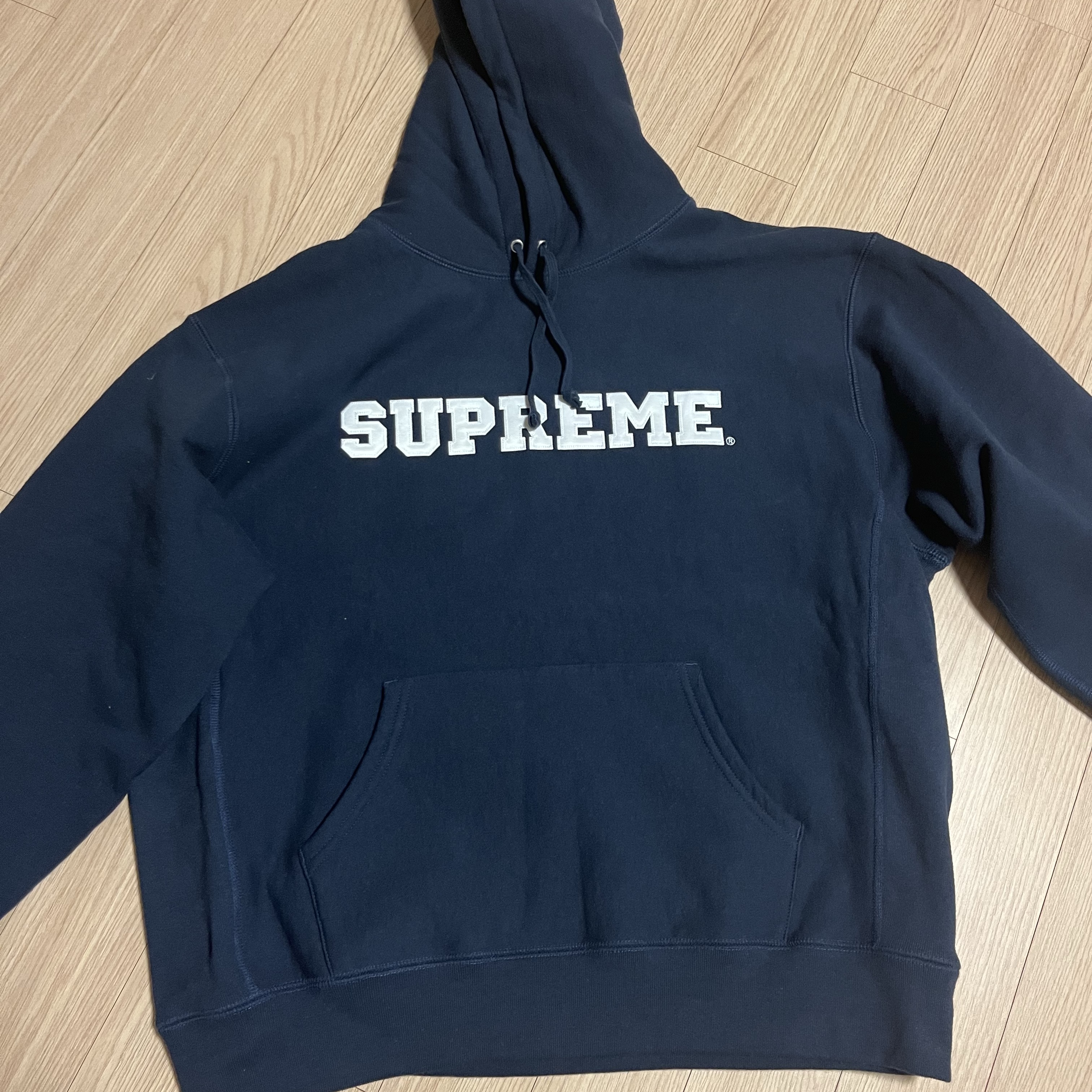 Supreme Collegiate Hooded Sweatshirt Navy - 24SS 착용 스타일