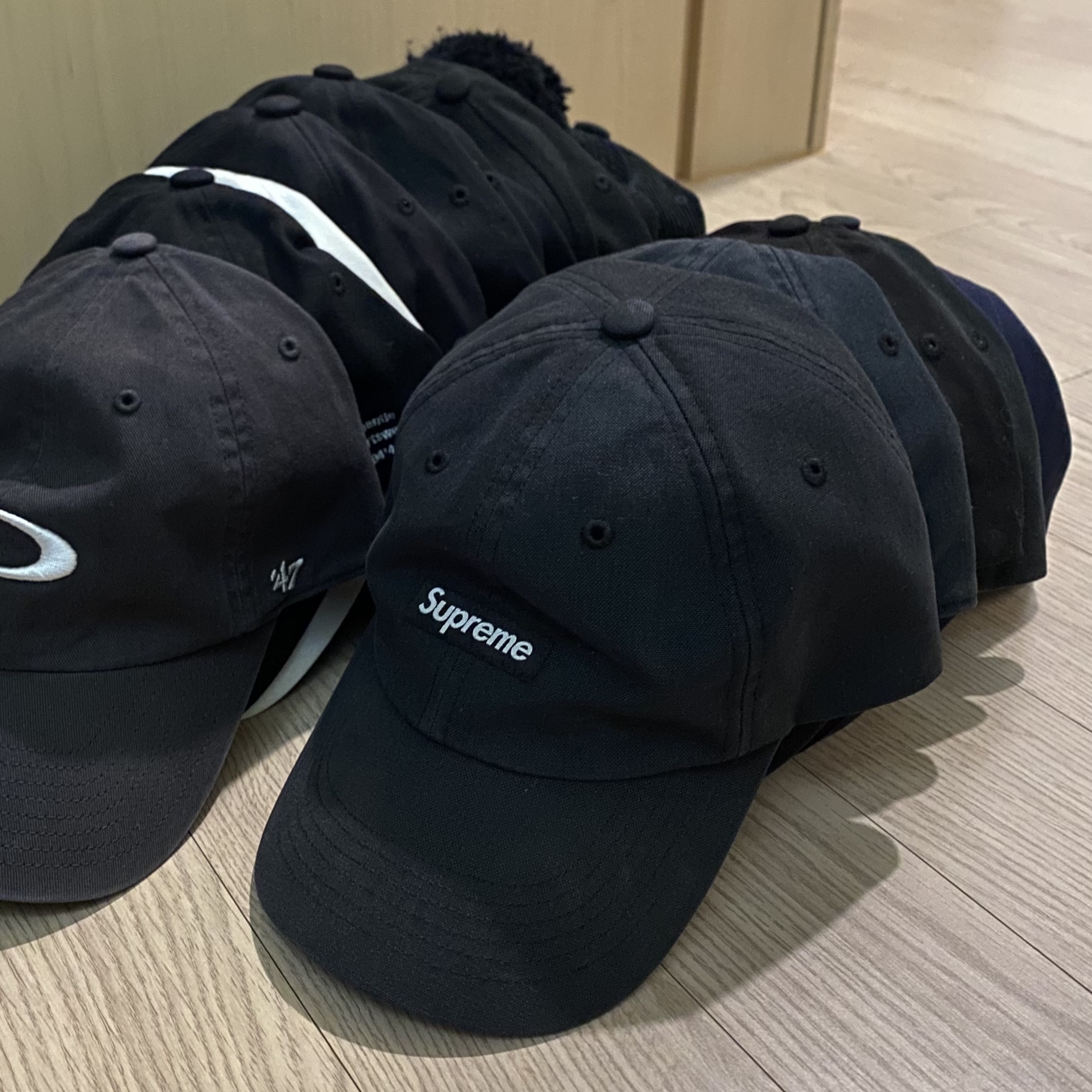 Supreme Brushed Cordura Small Box 6-Panel Black - 22FW 착용 스타일