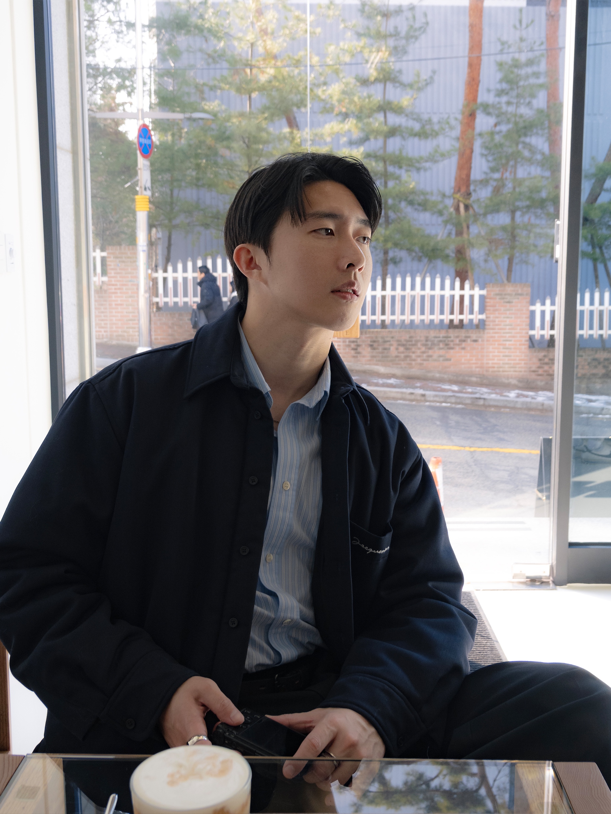 Jacquemus The Boulanger Shirt Dark Navy, Casio x A.P.C. A1000ACD-7 착용 스타일 - 3