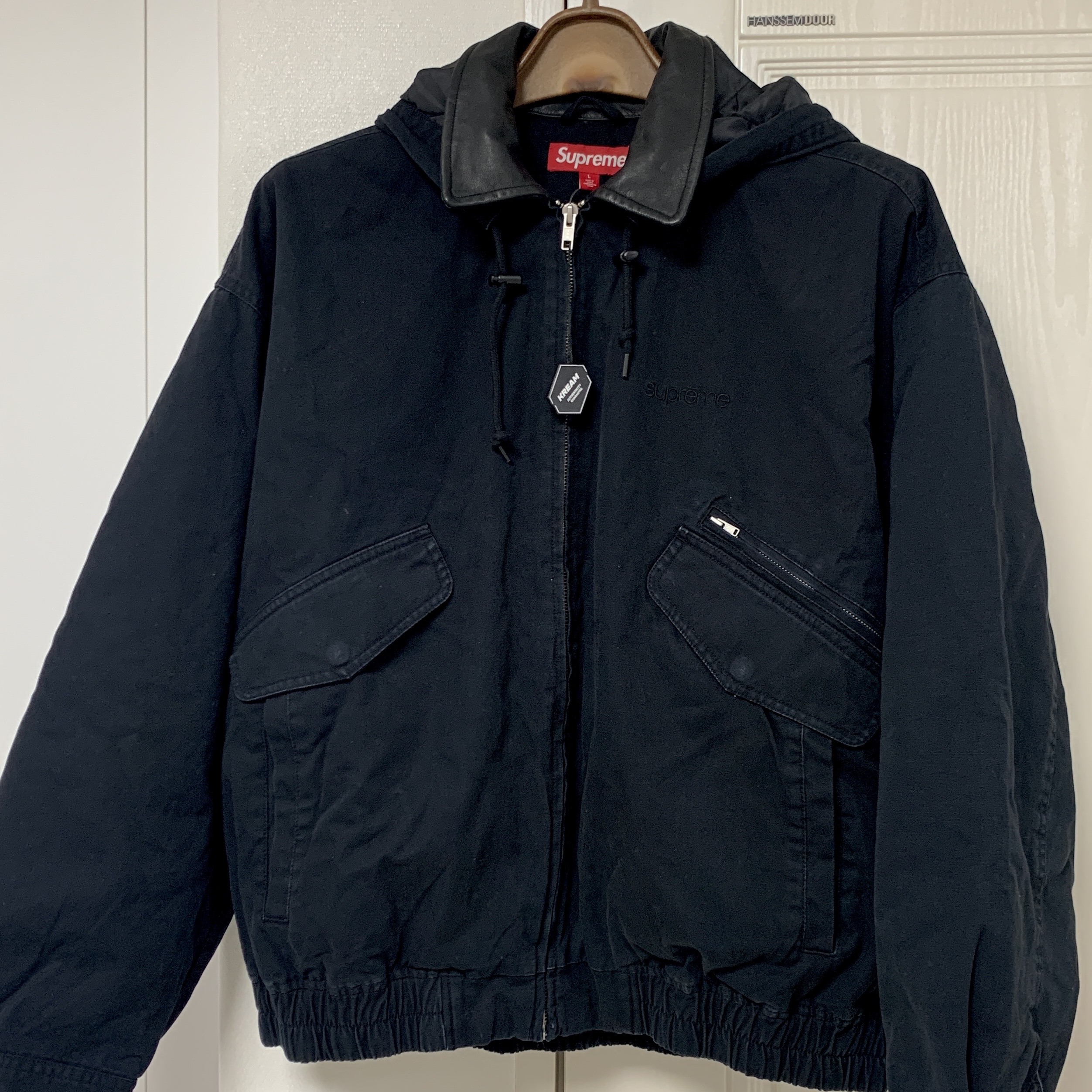Supreme Leather Collar Utility Jacket Black - 24FW, NOMANUAL Cowichan Hooded Zip-up Navy 착용 스타일 - 1
