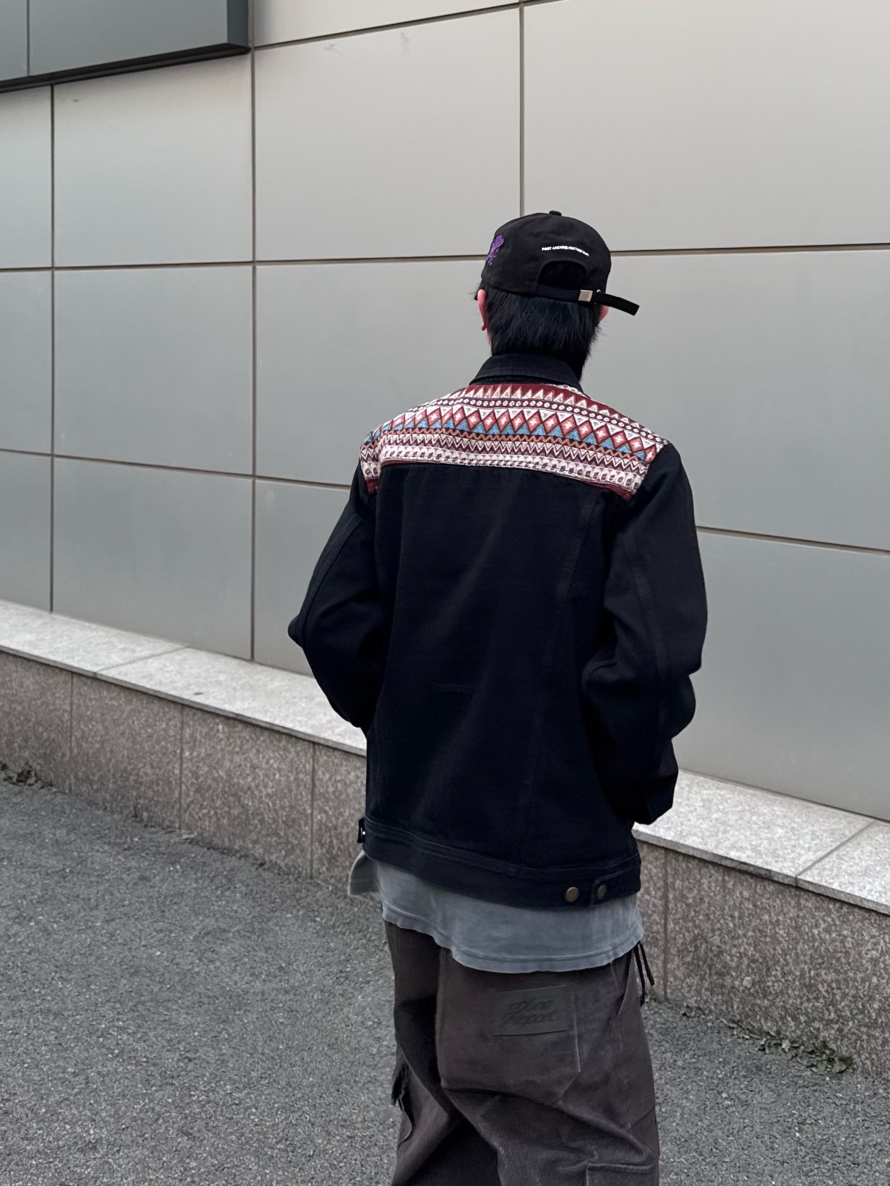 ersco Ancient Denim Trucker Jacket Black, Hono Report Big Pocket Cargo Pants Brown 착용 스타일 - 3