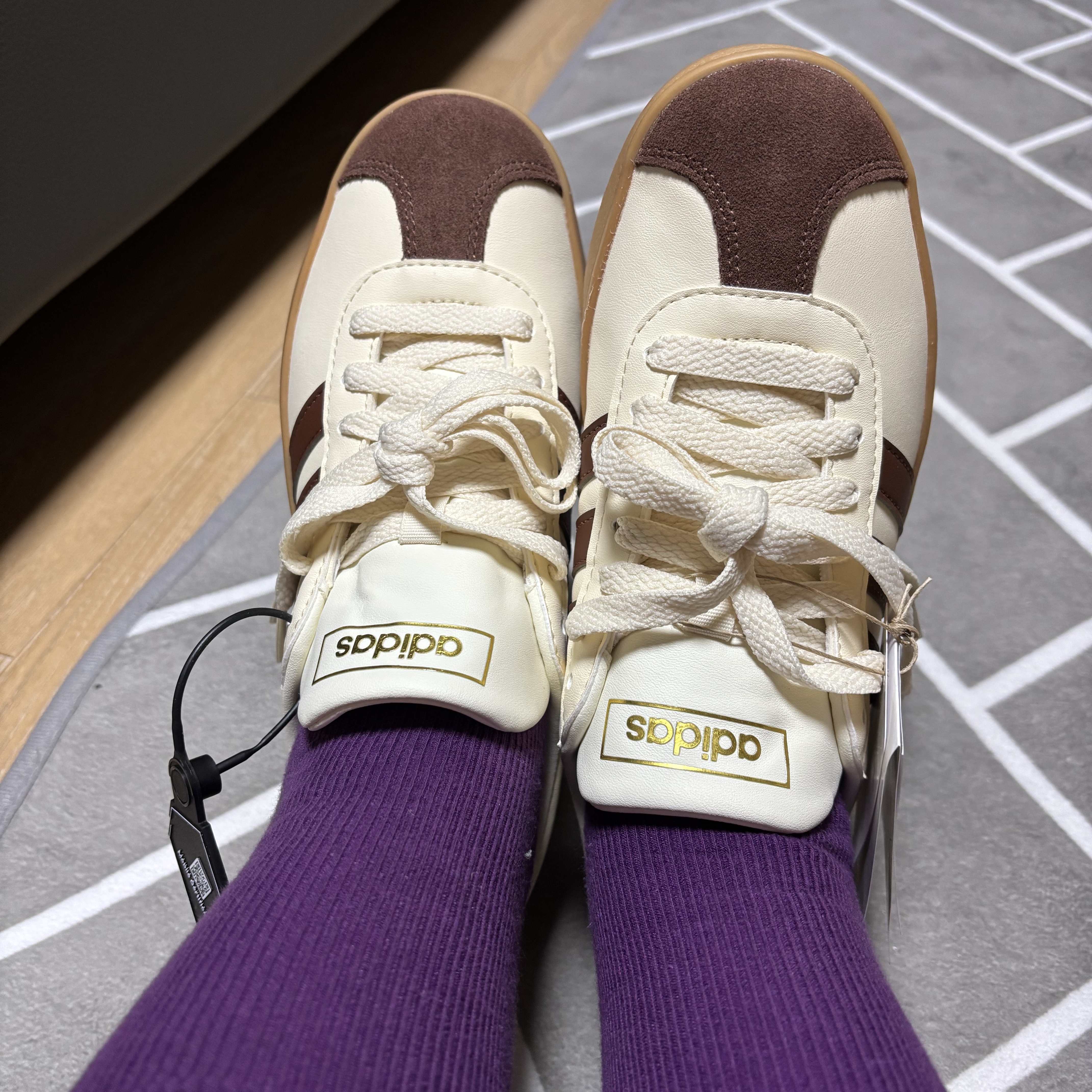 Adidas VL Court 2.0 Cream Brown 착용 스타일