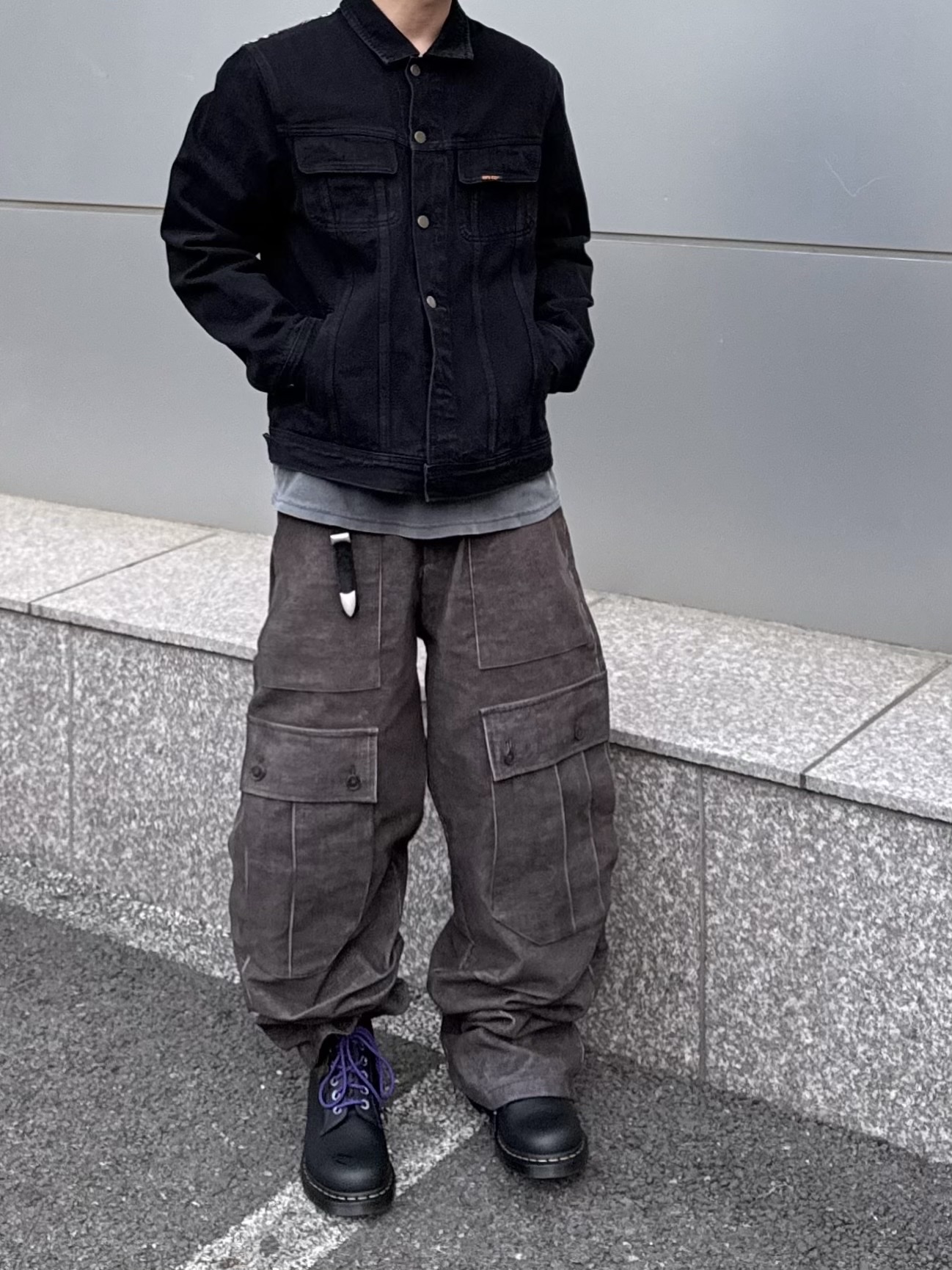 ersco Ancient Denim Trucker Jacket Black, Hono Report Big Pocket Cargo Pants Brown 착용 스타일 - 4