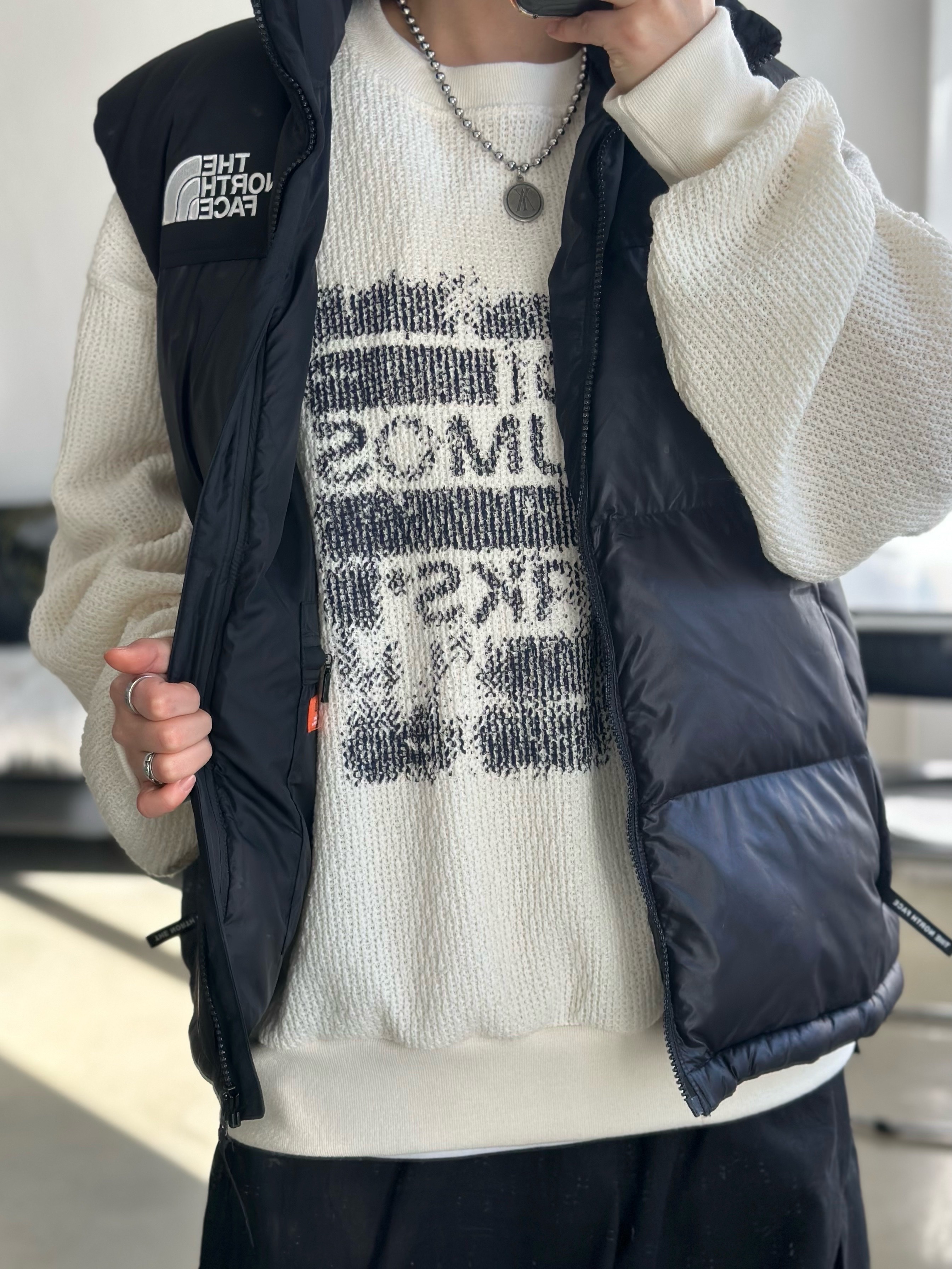 노스페이스 눕시 온 볼 베스트 리얼 블랙 착용 스타일 - 3