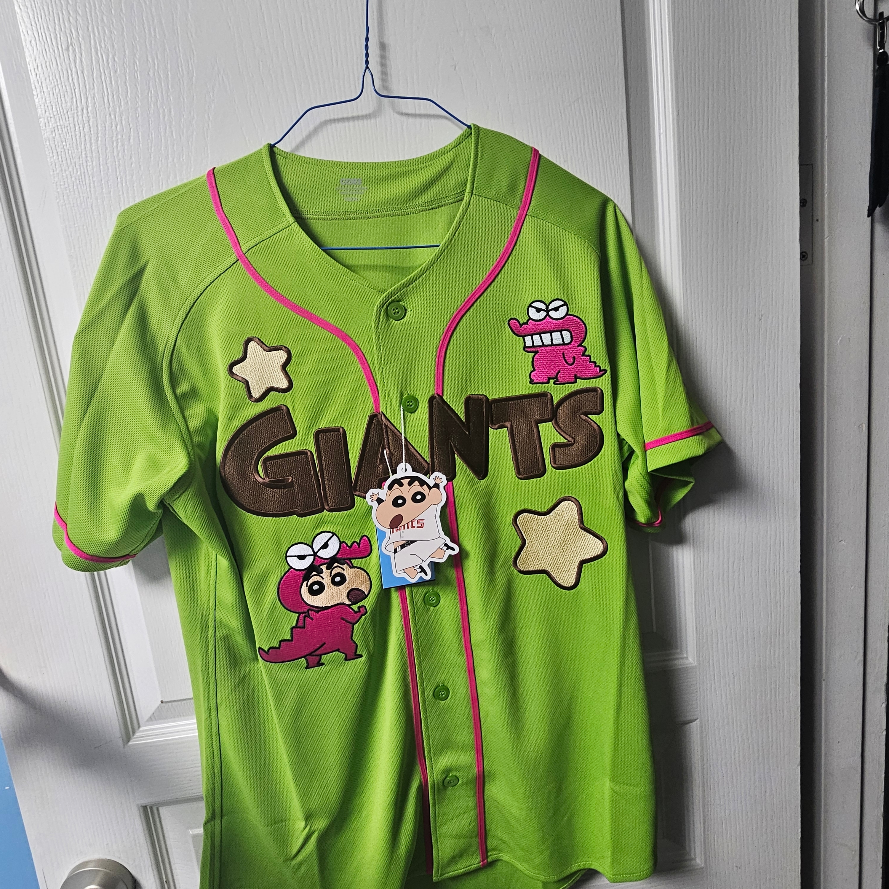 Lotte Giants x Crayon Shin-chan Chocobi Uniform Green (Non Marking Ver.) 착용 스타일