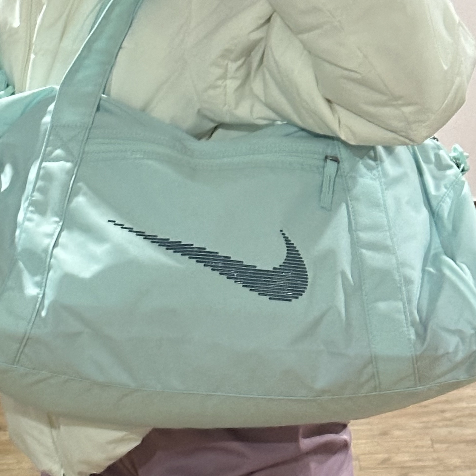 Nike Gym Club Duffle Bag 24L Jade Ice 착용 스타일
