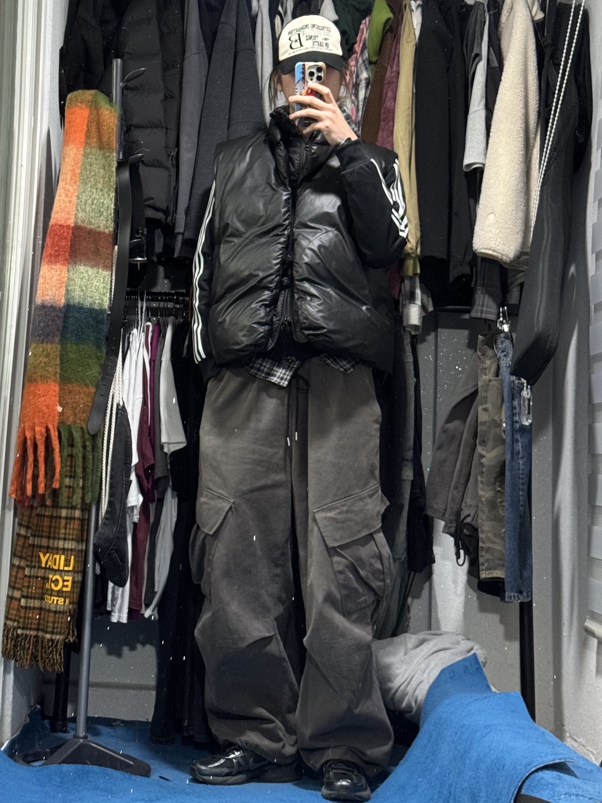 Adidas Adicolor Classic Beckenbauer Track Top Black - KR Sizing, Nike V2K Run Black Anthracite 착용 스타일 - 4