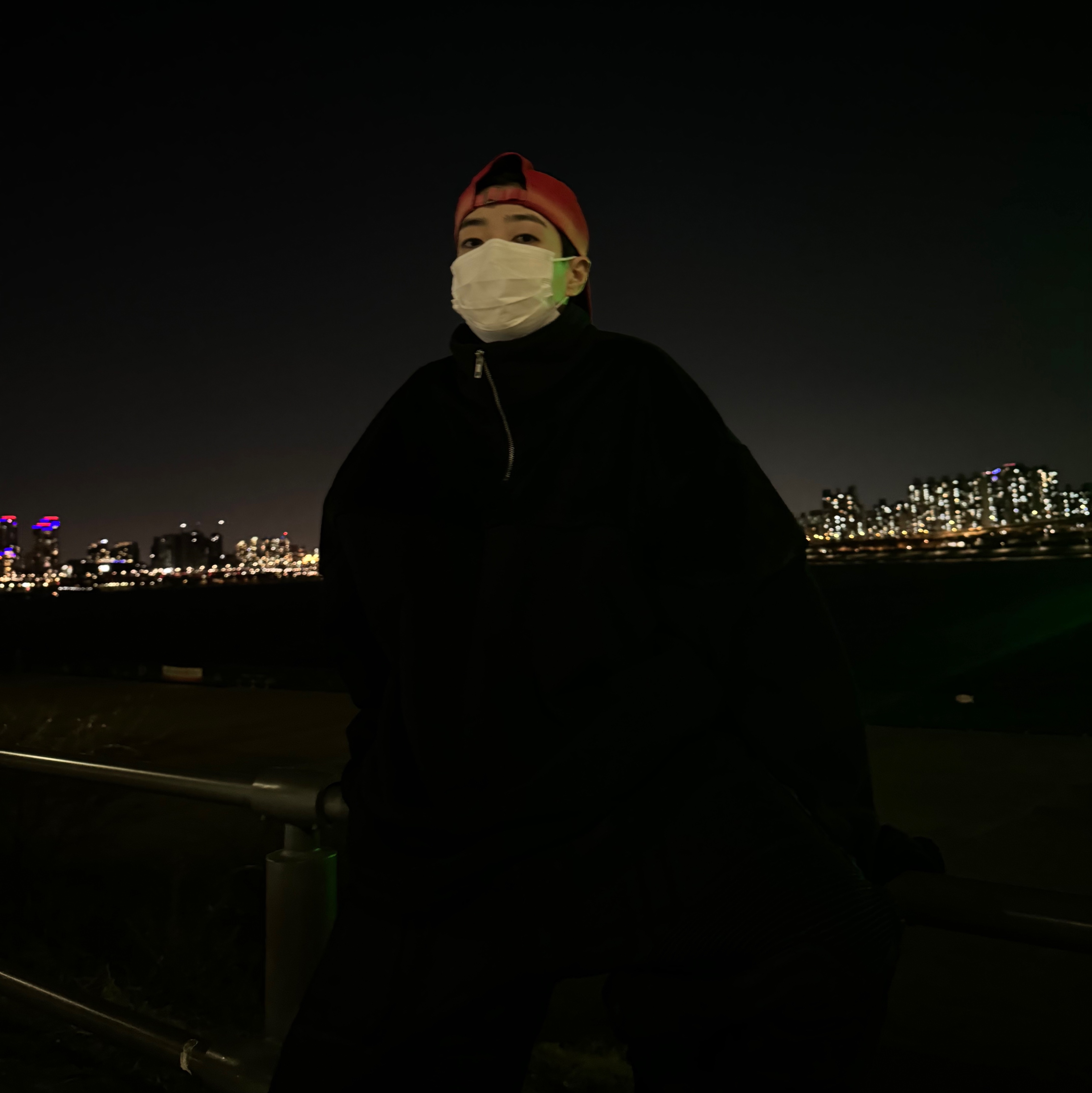 Hono Report Block Half Zip Black 착용 스타일 - 2