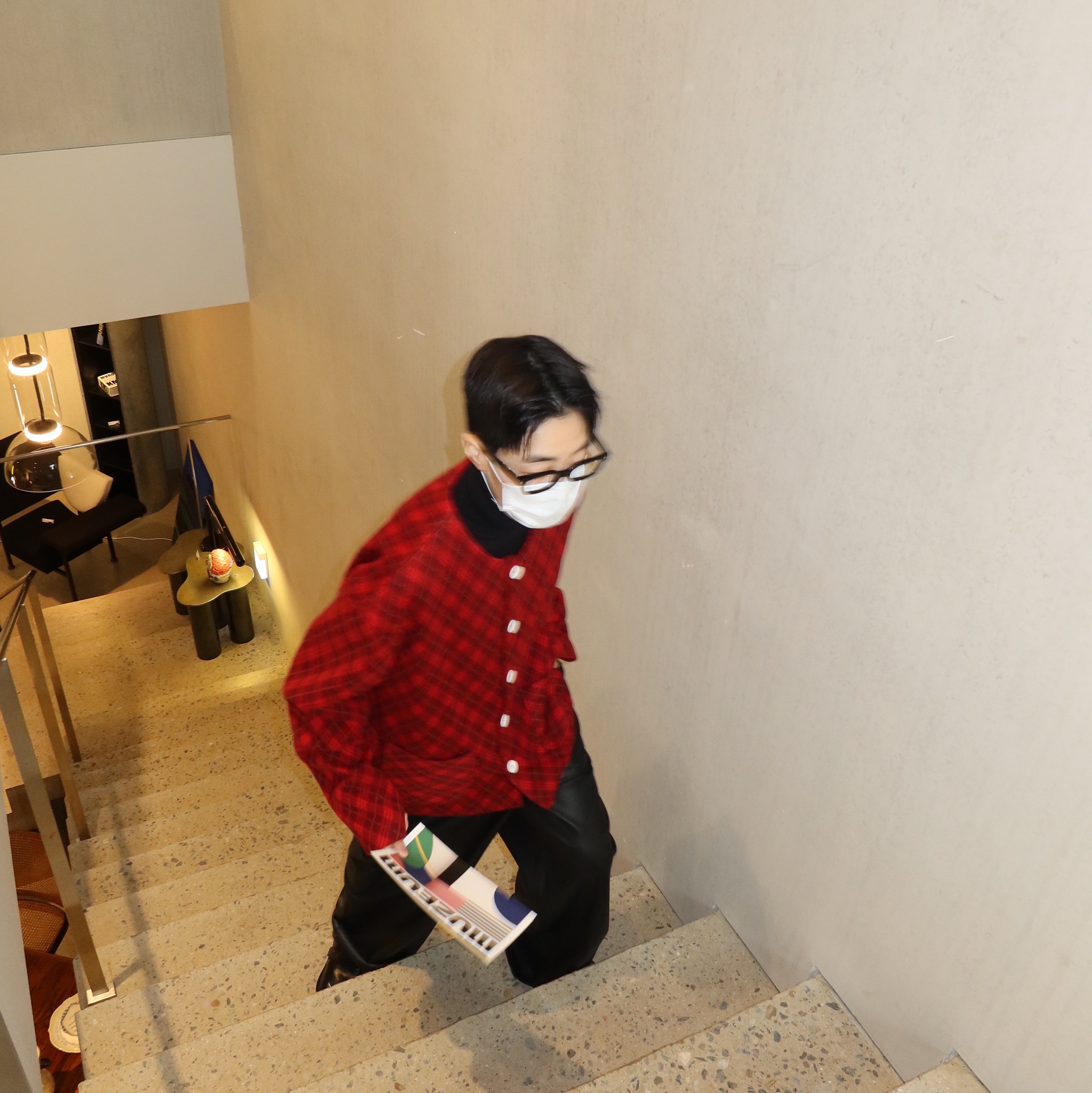 Hono Report Collarless Cardigan Red Argyle 착용 스타일 - 3