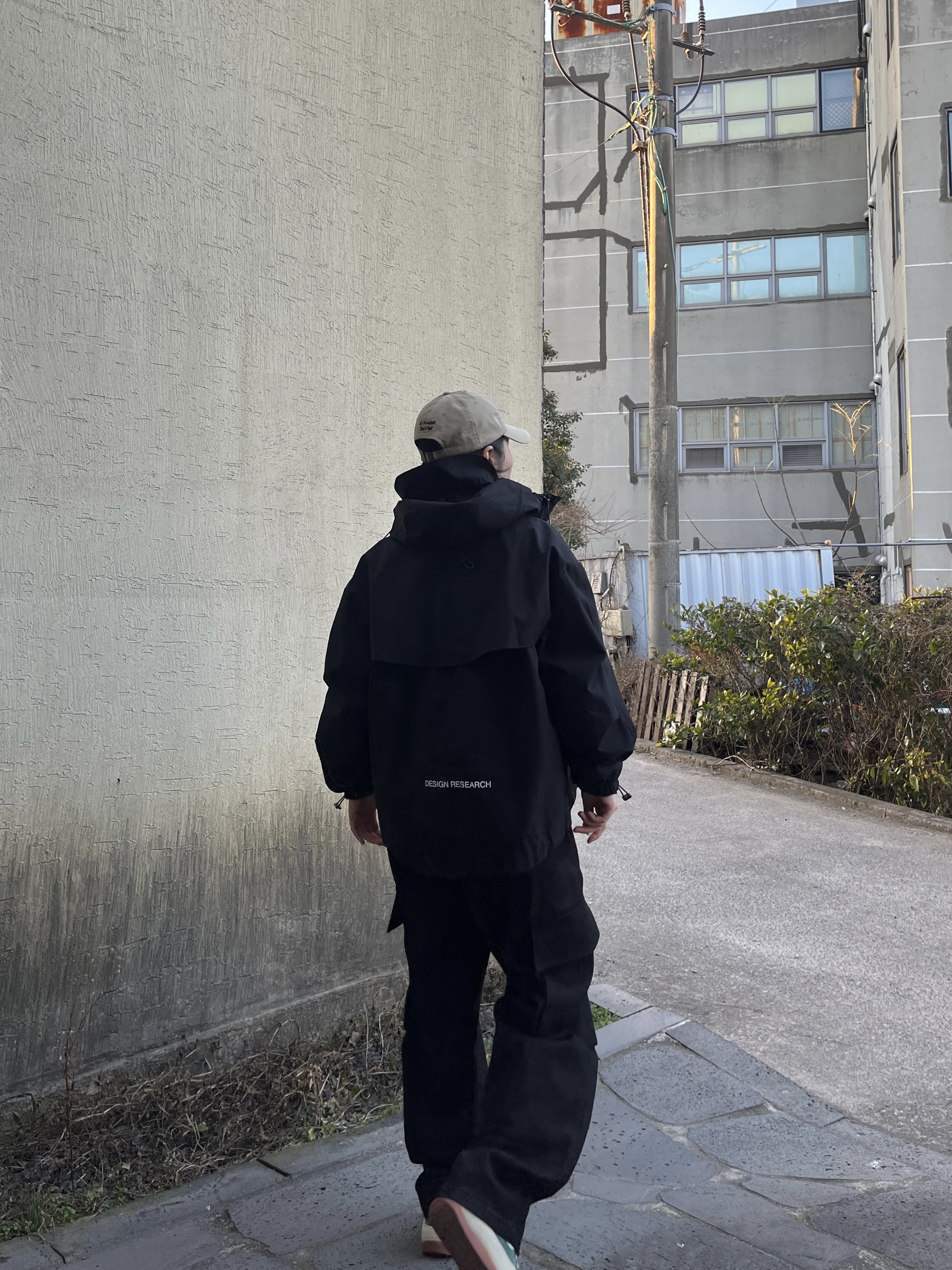 NOMANUAL Penon Wind Shell Black 착용 스타일 - 3