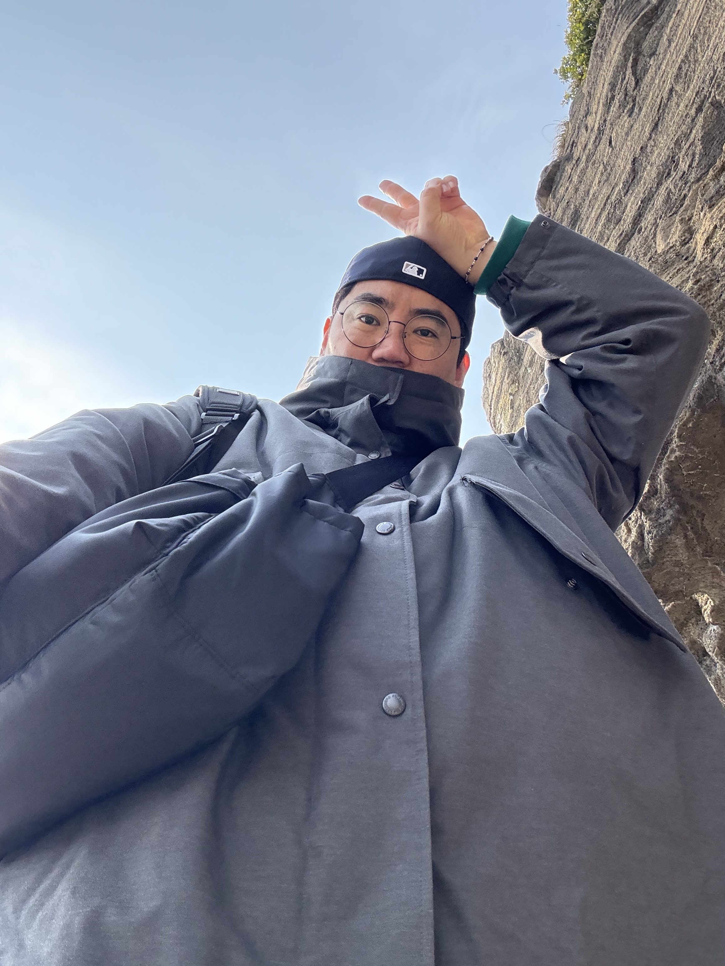 Uniqlo x Engineered Garments Pufftech Hooded Coat Dark Gray - KR, New Era 59Fifty MLB Authentic New York Yankees Game Navy 착용 스타일 - 3