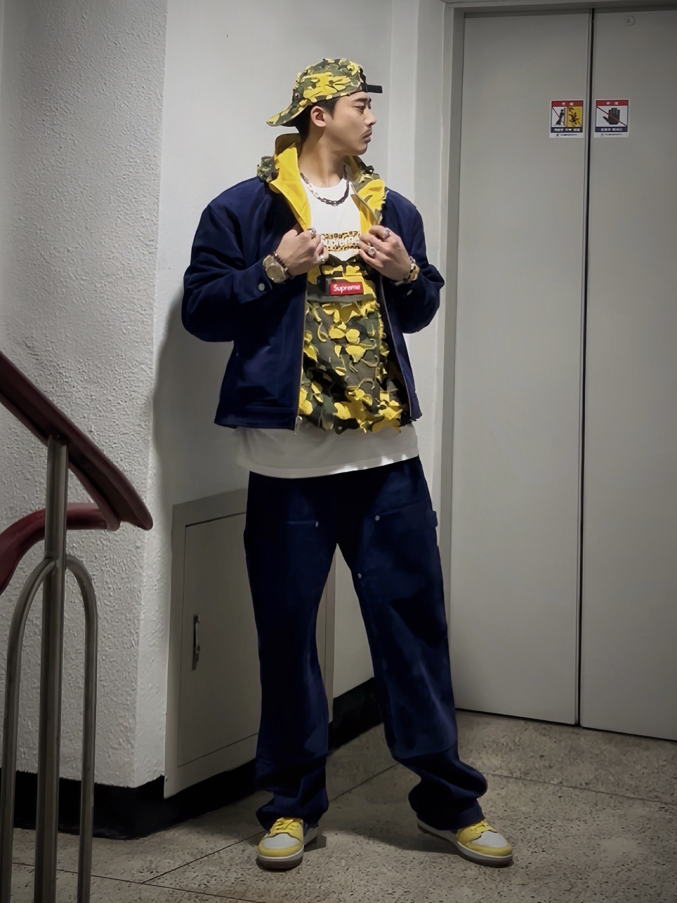 Supreme Griffin Camp Cap Yellow Camo - 22FW, Supreme x Griffin Anorak Yellow Camo - 22FW 착용 스타일 - 2